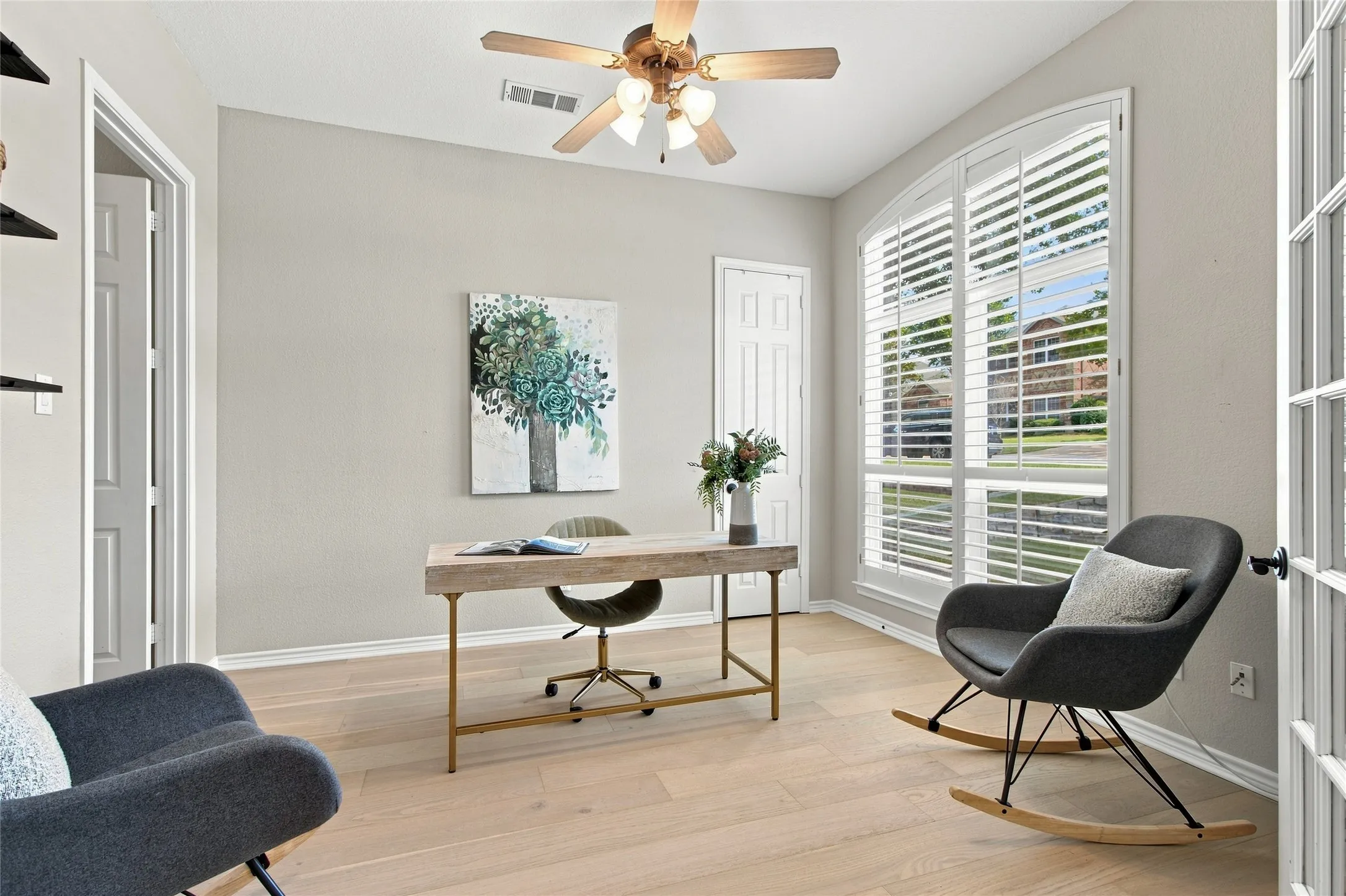 Home office also has walk in closet and would make great guest room