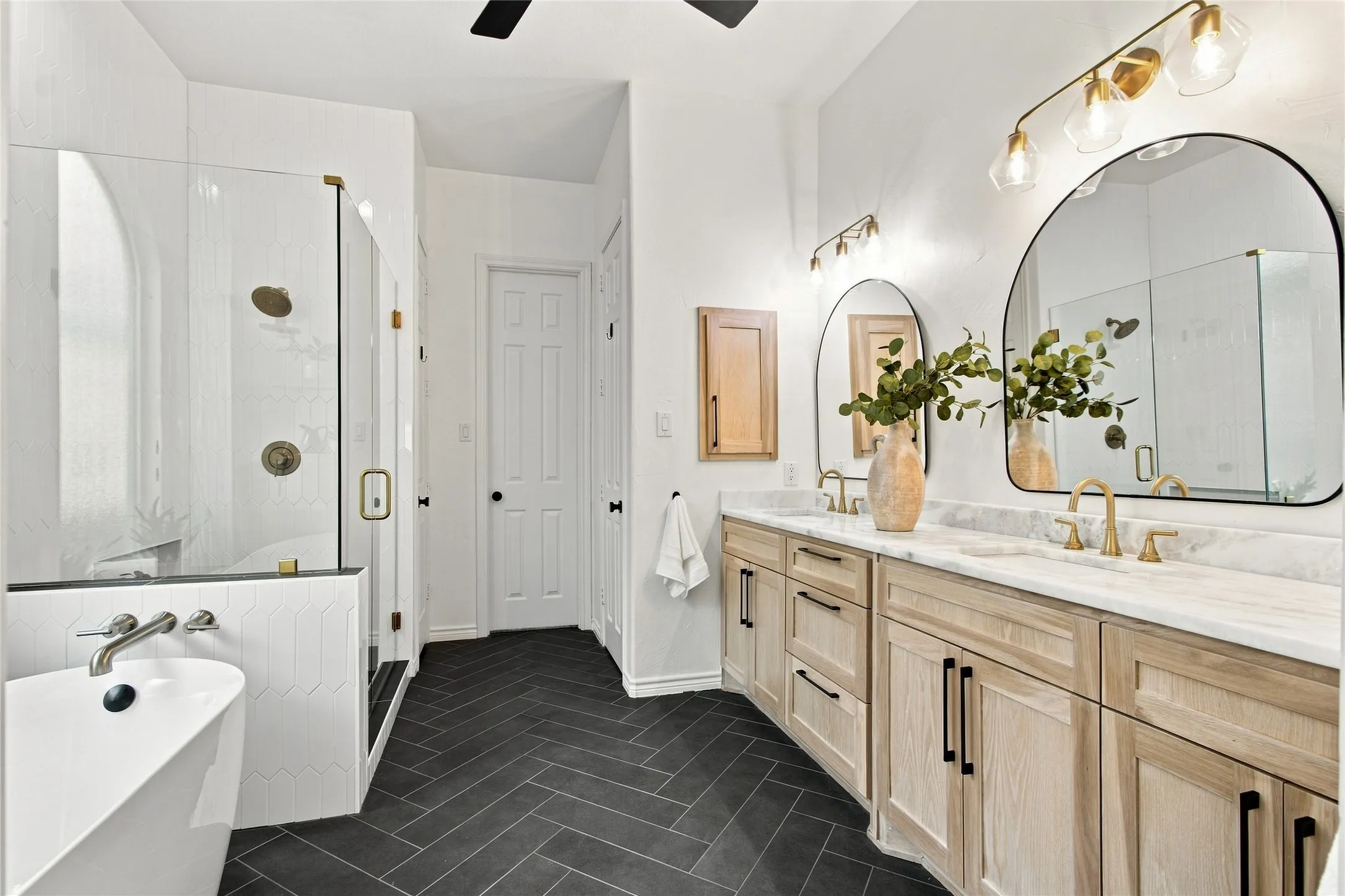 Single Family Residence For Sale in Denton County , 3416 Brighton Court, Highland Village, Texas 75077, 6 Bedroom, 4 Bathroom, 3 Garage spaces, 4,267 Sqft, built in 2001, mls#21382890, Real Estate Agent in Highland Village, Homes For Sale in Denton county, Homes For Sale in Highland Village, Realtor in Highland Village Texas, Real Estate Brokerage Independent Realty Texas, Luminita Cordes Realtor