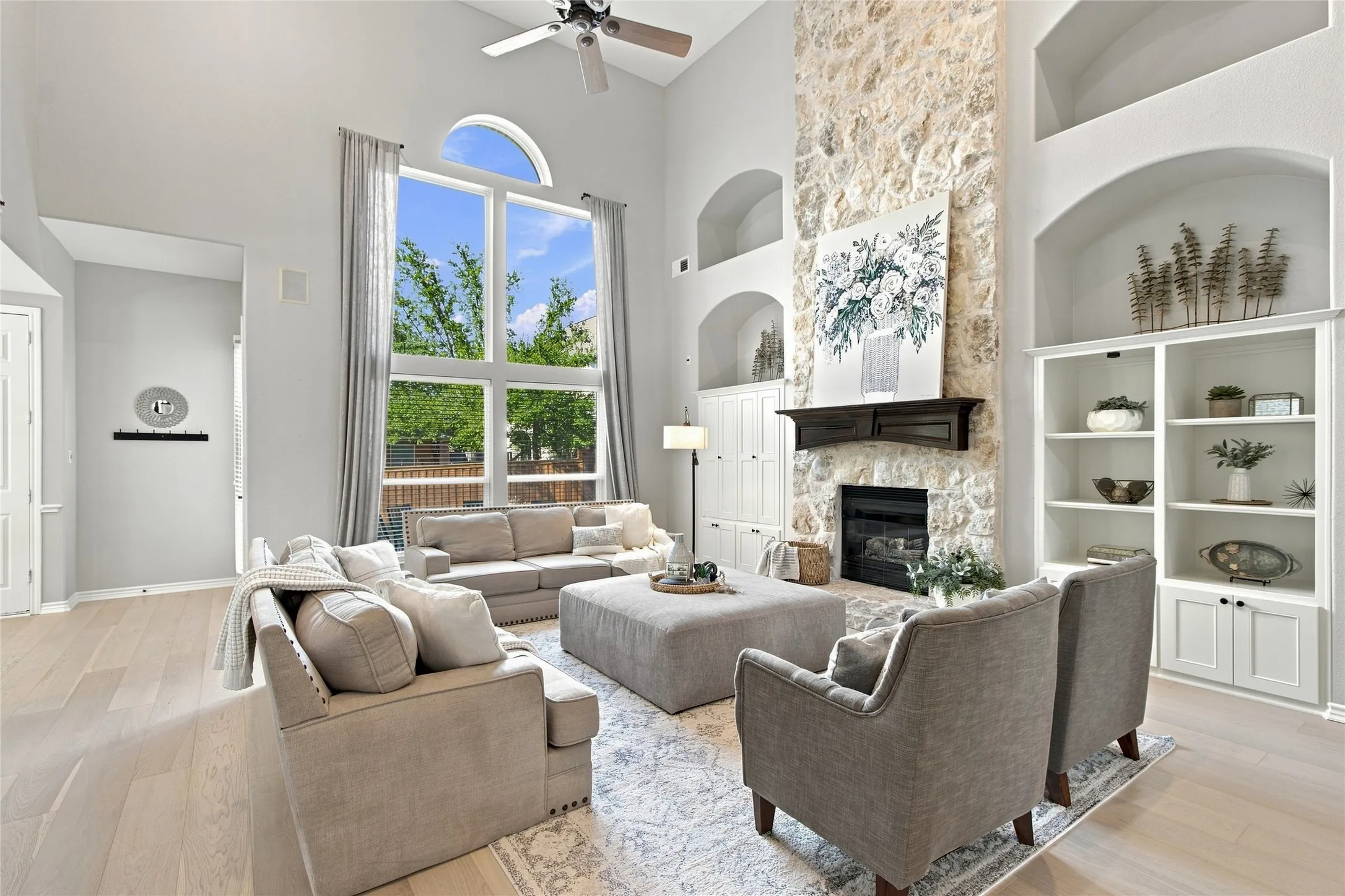 Single Family Residence For Sale in Denton County , 3416 Brighton Court, Highland Village, Texas 75077, 6 Bedroom, 4 Bathroom, 3 Garage spaces, 4,267 Sqft, built in 2001, mls#21382890, Real Estate Agent in Highland Village, Homes For Sale in Denton county, Homes For Sale in Highland Village, Realtor in Highland Village Texas, Real Estate Brokerage Independent Realty Texas, Luminita Cordes Realtor