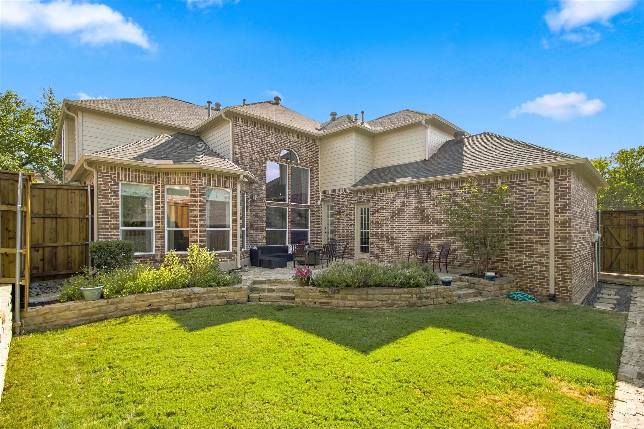 Single Family Residence For Sale in Denton County , 3416 Brighton Court, Highland Village, Texas 75077, 6 Bedroom, 4 Bathroom, 3 Garage spaces, 4,267 Sqft, built in 2001, mls#21382890, Real Estate Agent in Highland Village, Homes For Sale in Denton county, Homes For Sale in Highland Village, Realtor in Highland Village Texas, Real Estate Brokerage Independent Realty Texas, Luminita Cordes Realtor