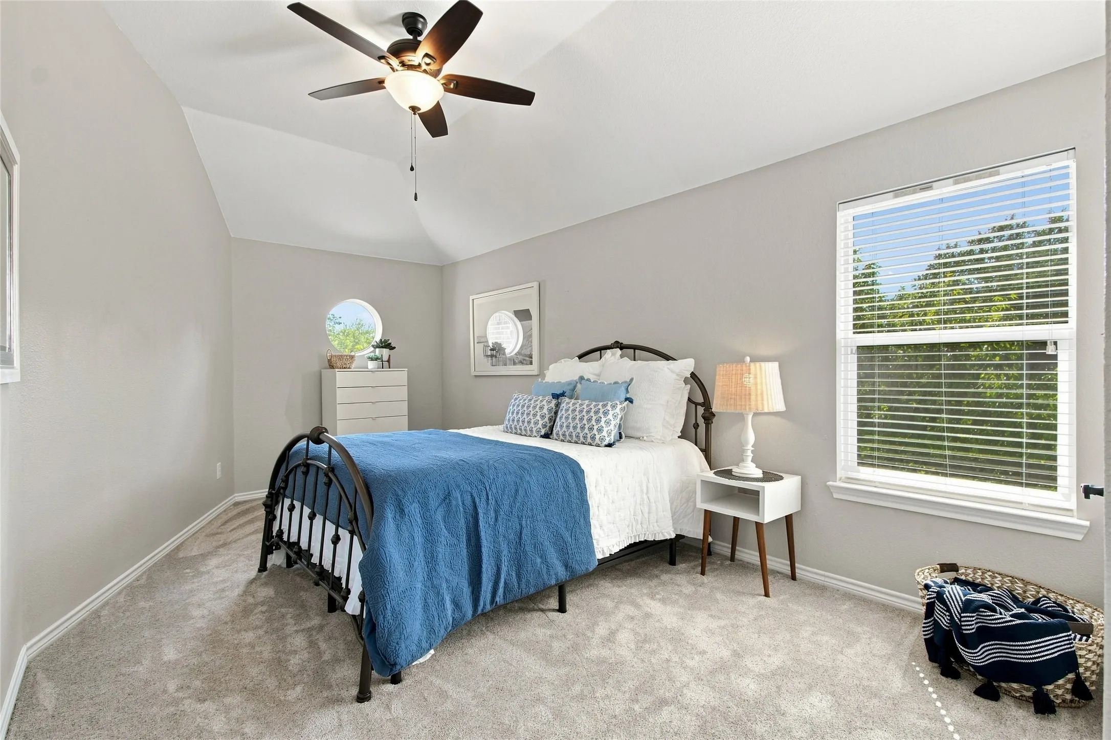 Single Family Residence For Sale in Denton County , 3416 Brighton Court, Highland Village, Texas 75077, 6 Bedroom, 4 Bathroom, 3 Garage spaces, 4,267 Sqft, built in 2001, mls#21382890, Real Estate Agent in Highland Village, Homes For Sale in Denton county, Homes For Sale in Highland Village, Realtor in Highland Village Texas, Real Estate Brokerage Independent Realty Texas, Luminita Cordes Realtor