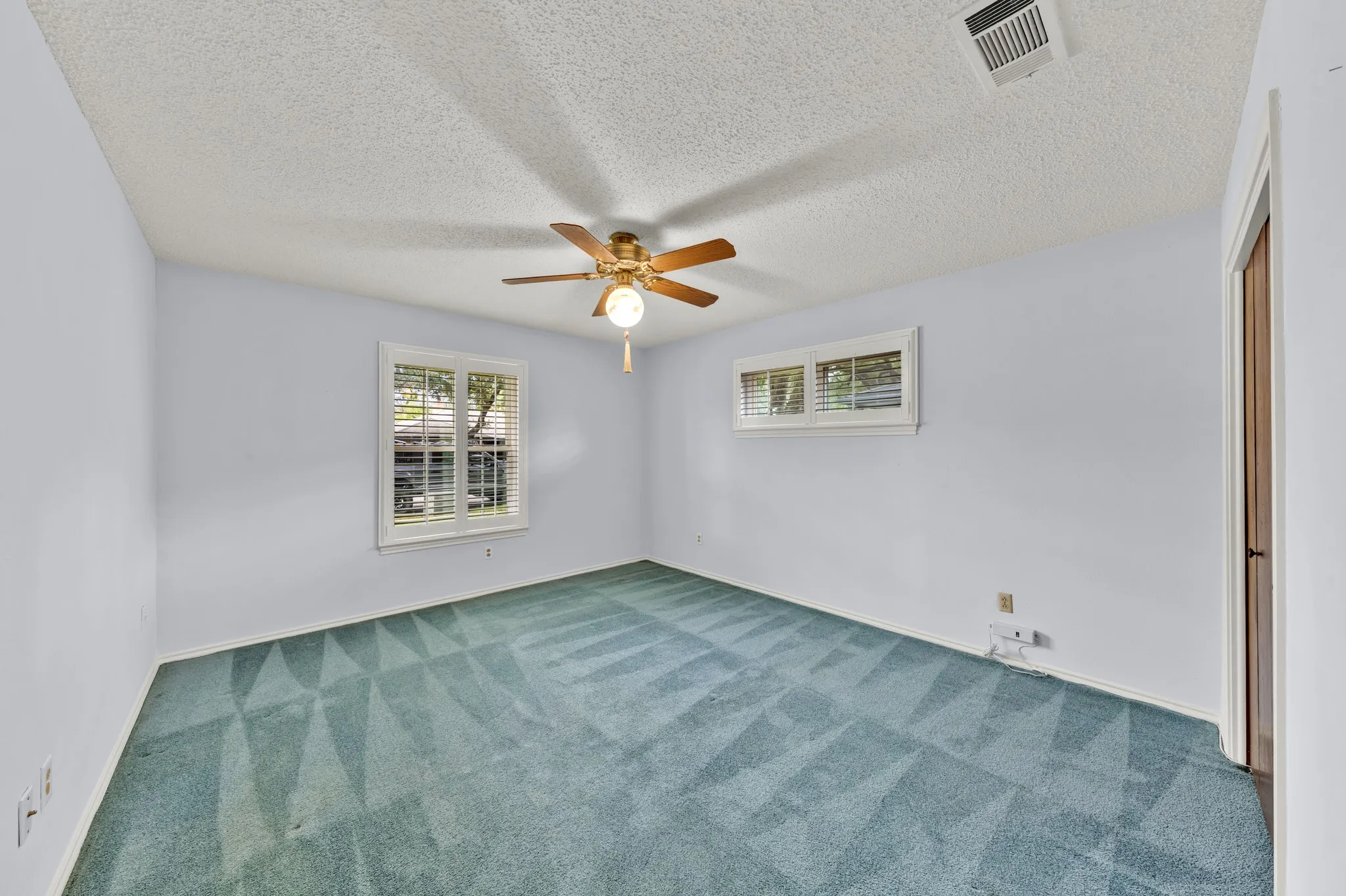 Single Family Residence For Sale in Dallas County , 1606 Clear Point Drive, Garland, Texas 75041, 3 Bedroom, 2 Bathroom, 2 Garage spaces, 2,095 Sqft, built in 1971, mls#21379415, Real Estate Agent in Garland, Homes For Sale in Dallas county, Homes For Sale in Garland, Realtor in Garland Texas, Real Estate Brokerage Independent Realty Texas, Luminita Cordes Realtor