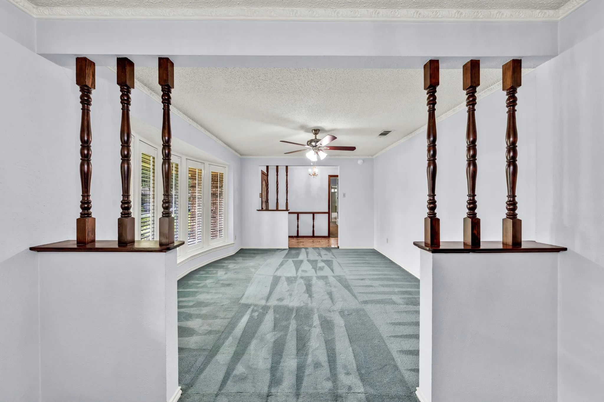 Single Family Residence For Sale in Dallas County , 1606 Clear Point Drive, Garland, Texas 75041, 3 Bedroom, 2 Bathroom, 2 Garage spaces, 2,095 Sqft, built in 1971, mls#21379415, Real Estate Agent in Garland, Homes For Sale in Dallas county, Homes For Sale in Garland, Realtor in Garland Texas, Real Estate Brokerage Independent Realty Texas, Luminita Cordes Realtor