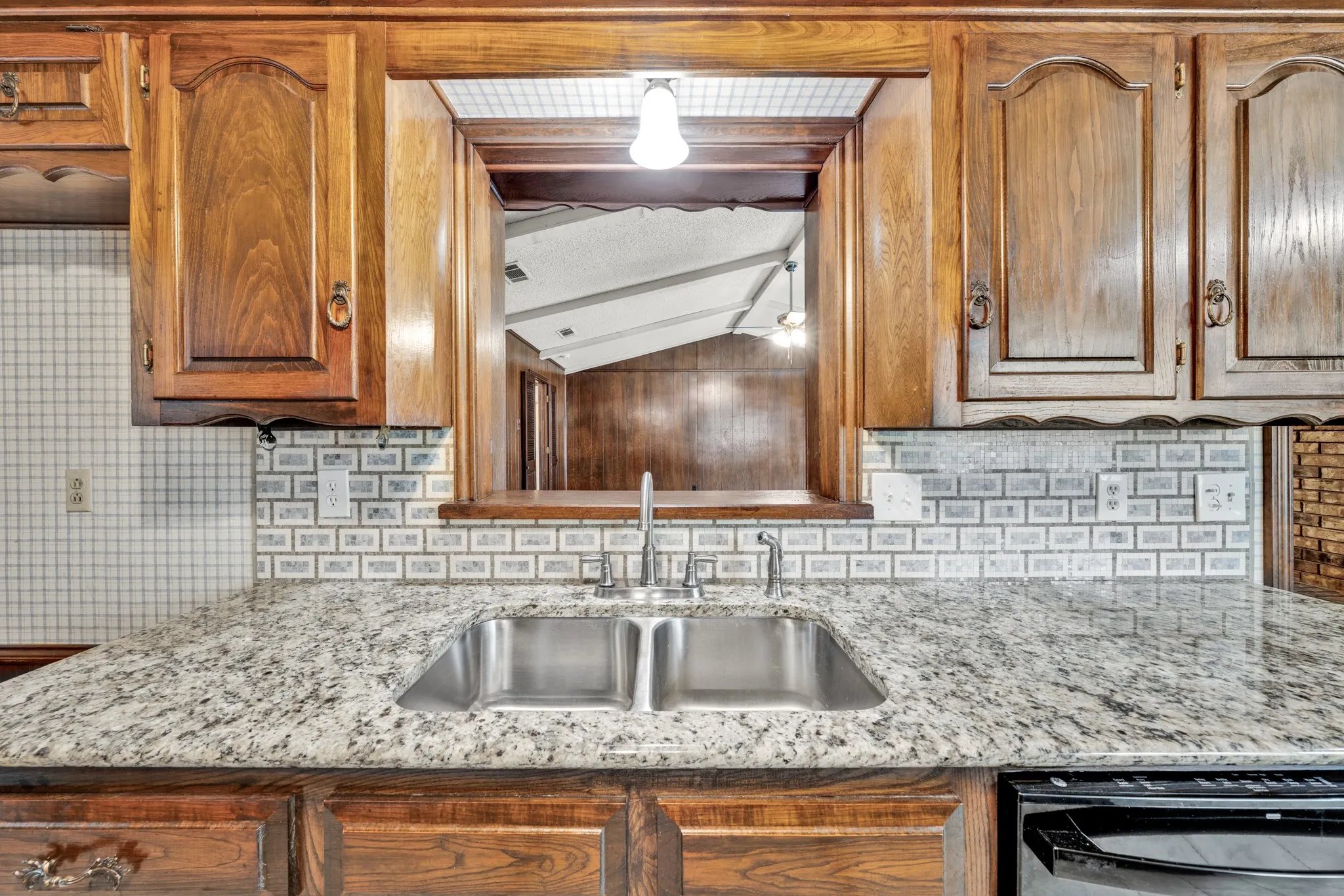 Single Family Residence For Sale in Dallas County , 1606 Clear Point Drive, Garland, Texas 75041, 3 Bedroom, 2 Bathroom, 2 Garage spaces, 2,095 Sqft, built in 1971, mls#21379415, Real Estate Agent in Garland, Homes For Sale in Dallas county, Homes For Sale in Garland, Realtor in Garland Texas, Real Estate Brokerage Independent Realty Texas, Luminita Cordes Realtor