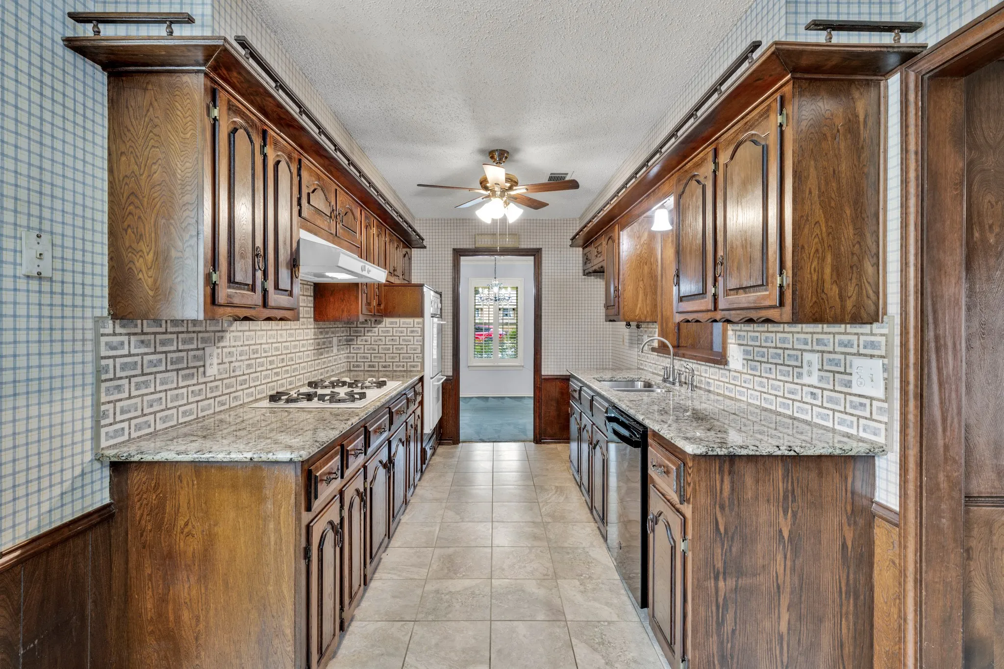 Single Family Residence For Sale in Dallas County , 1606 Clear Point Drive, Garland, Texas 75041, 3 Bedroom, 2 Bathroom, 2 Garage spaces, 2,095 Sqft, built in 1971, mls#21379415, Real Estate Agent in Garland, Homes For Sale in Dallas county, Homes For Sale in Garland, Realtor in Garland Texas, Real Estate Brokerage Independent Realty Texas, Luminita Cordes Realtor