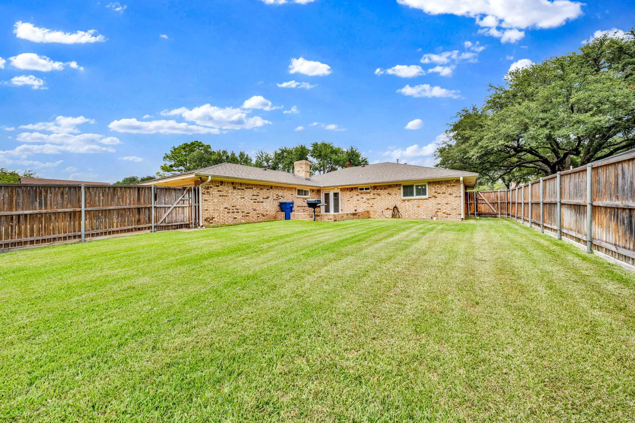 Single Family Residence For Sale in Dallas County , 1606 Clear Point Drive, Garland, Texas 75041, 3 Bedroom, 2 Bathroom, 2 Garage spaces, 2,095 Sqft, built in 1971, mls#21379415, Real Estate Agent in Garland, Homes For Sale in Dallas county, Homes For Sale in Garland, Realtor in Garland Texas, Real Estate Brokerage Independent Realty Texas, Luminita Cordes Realtor