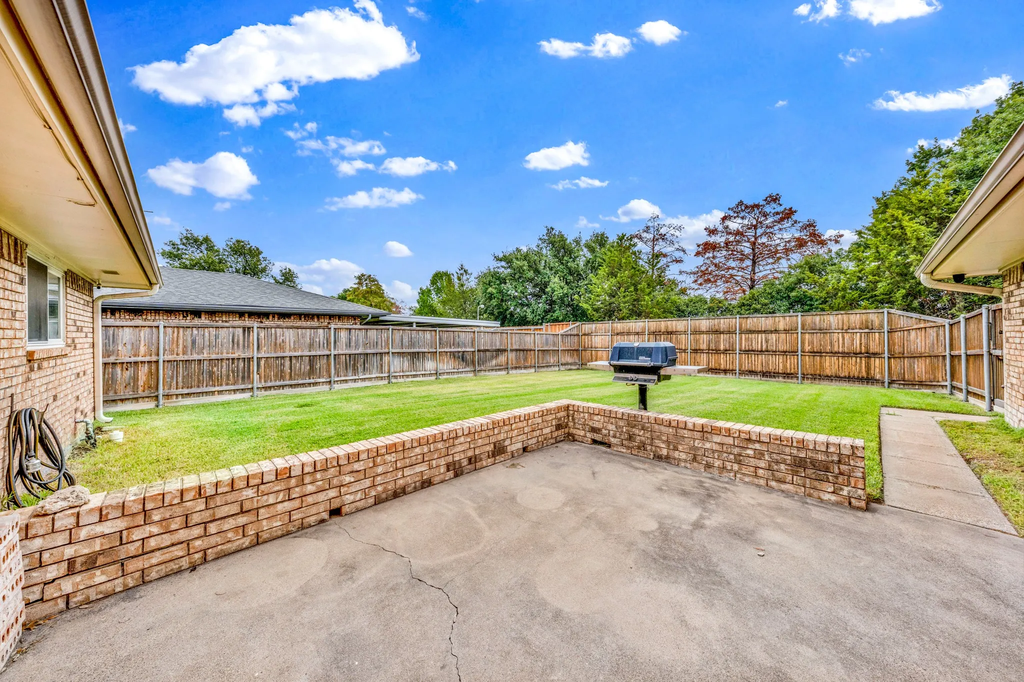 Single Family Residence For Sale in Dallas County , 1606 Clear Point Drive, Garland, Texas 75041, 3 Bedroom, 2 Bathroom, 2 Garage spaces, 2,095 Sqft, built in 1971, mls#21379415, Real Estate Agent in Garland, Homes For Sale in Dallas county, Homes For Sale in Garland, Realtor in Garland Texas, Real Estate Brokerage Independent Realty Texas, Luminita Cordes Realtor