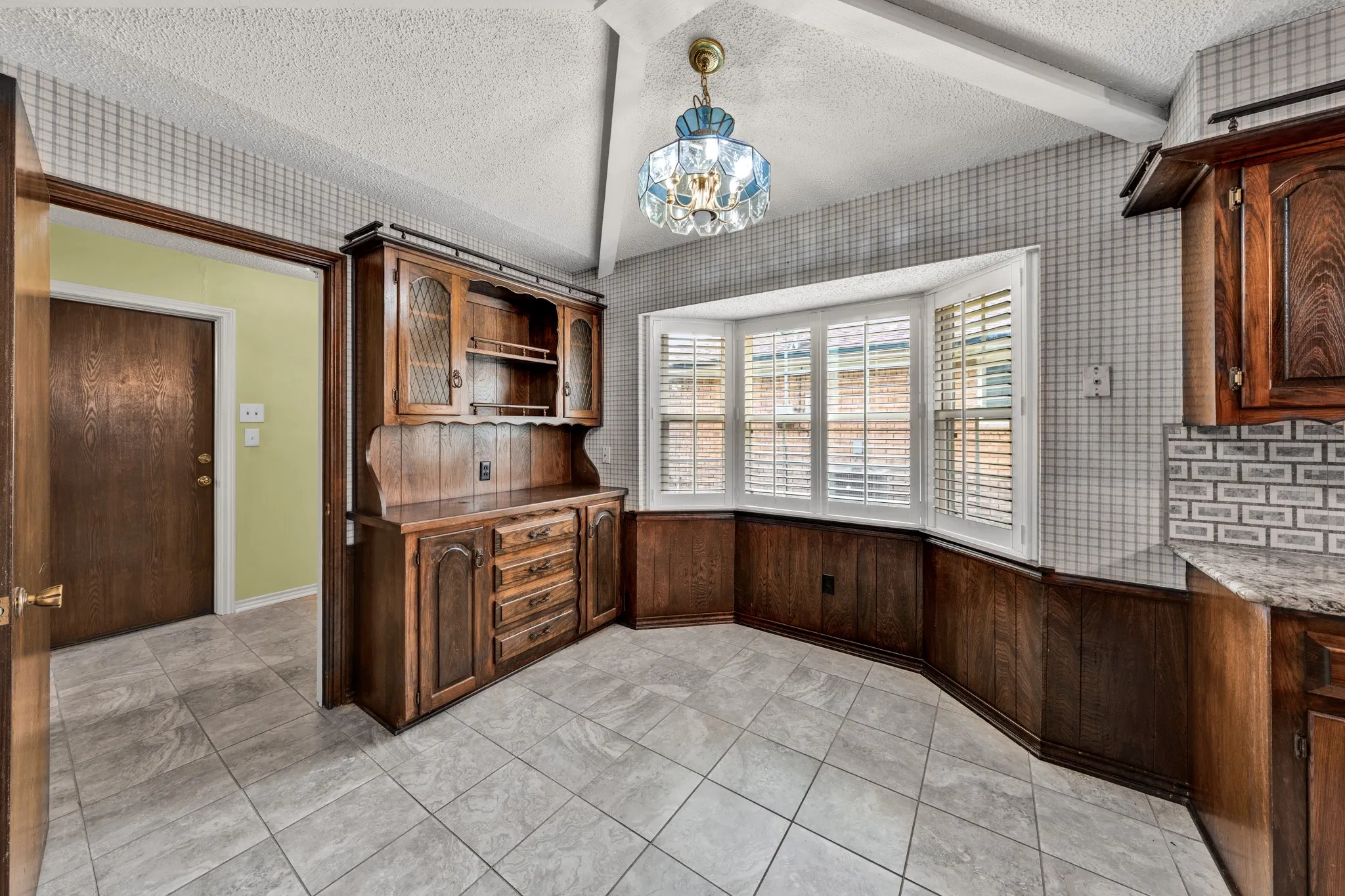 Single Family Residence For Sale in Dallas County , 1606 Clear Point Drive, Garland, Texas 75041, 3 Bedroom, 2 Bathroom, 2 Garage spaces, 2,095 Sqft, built in 1971, mls#21379415, Real Estate Agent in Garland, Homes For Sale in Dallas county, Homes For Sale in Garland, Realtor in Garland Texas, Real Estate Brokerage Independent Realty Texas, Luminita Cordes Realtor