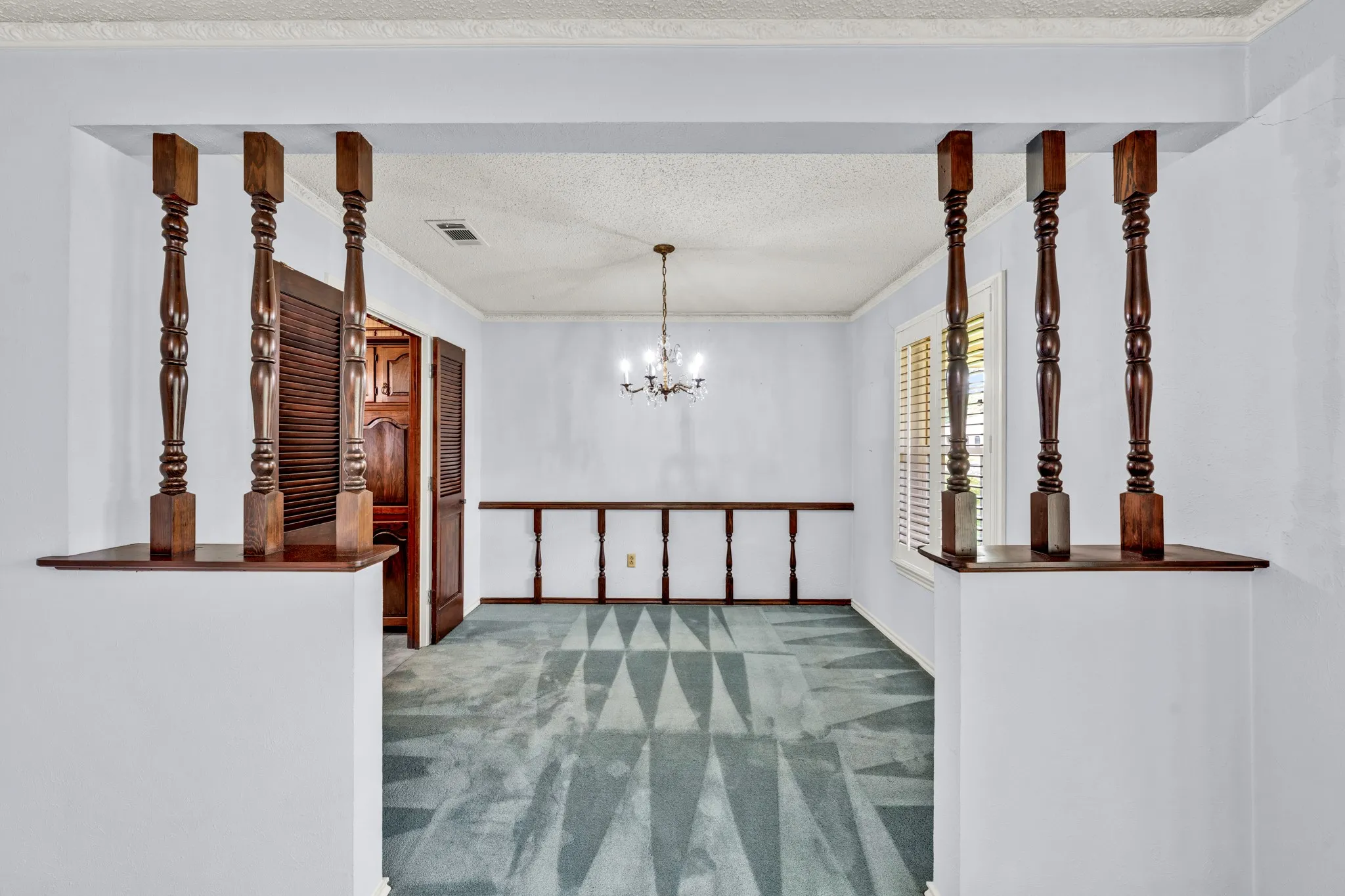 Single Family Residence For Sale in Dallas County , 1606 Clear Point Drive, Garland, Texas 75041, 3 Bedroom, 2 Bathroom, 2 Garage spaces, 2,095 Sqft, built in 1971, mls#21379415, Real Estate Agent in Garland, Homes For Sale in Dallas county, Homes For Sale in Garland, Realtor in Garland Texas, Real Estate Brokerage Independent Realty Texas, Luminita Cordes Realtor