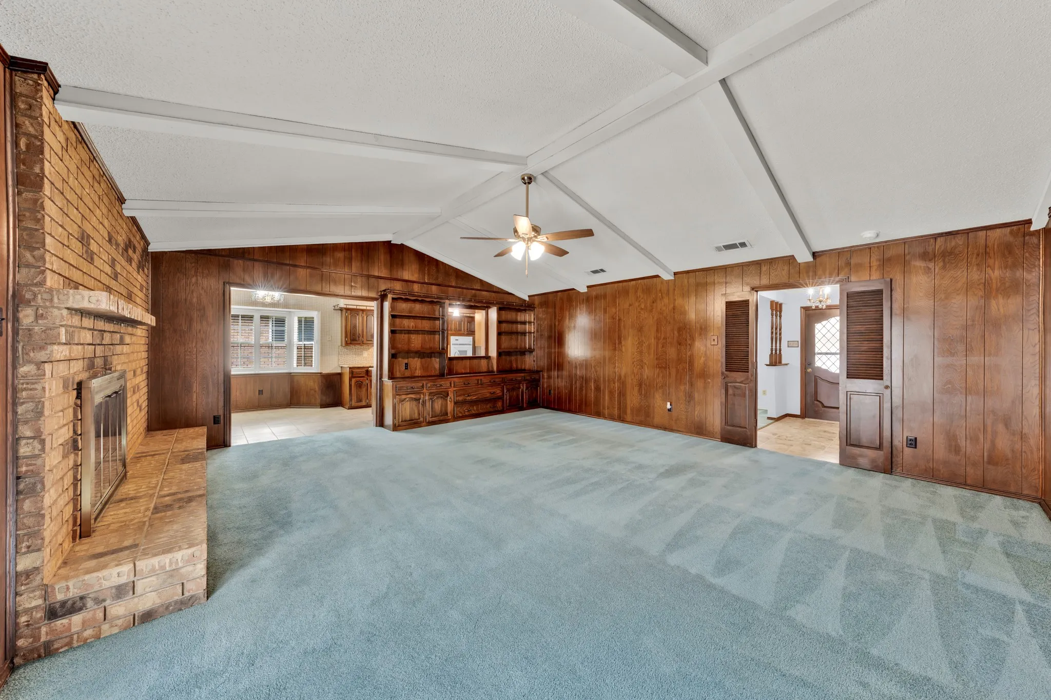 Single Family Residence For Sale in Dallas County , 1606 Clear Point Drive, Garland, Texas 75041, 3 Bedroom, 2 Bathroom, 2 Garage spaces, 2,095 Sqft, built in 1971, mls#21379415, Real Estate Agent in Garland, Homes For Sale in Dallas county, Homes For Sale in Garland, Realtor in Garland Texas, Real Estate Brokerage Independent Realty Texas, Luminita Cordes Realtor