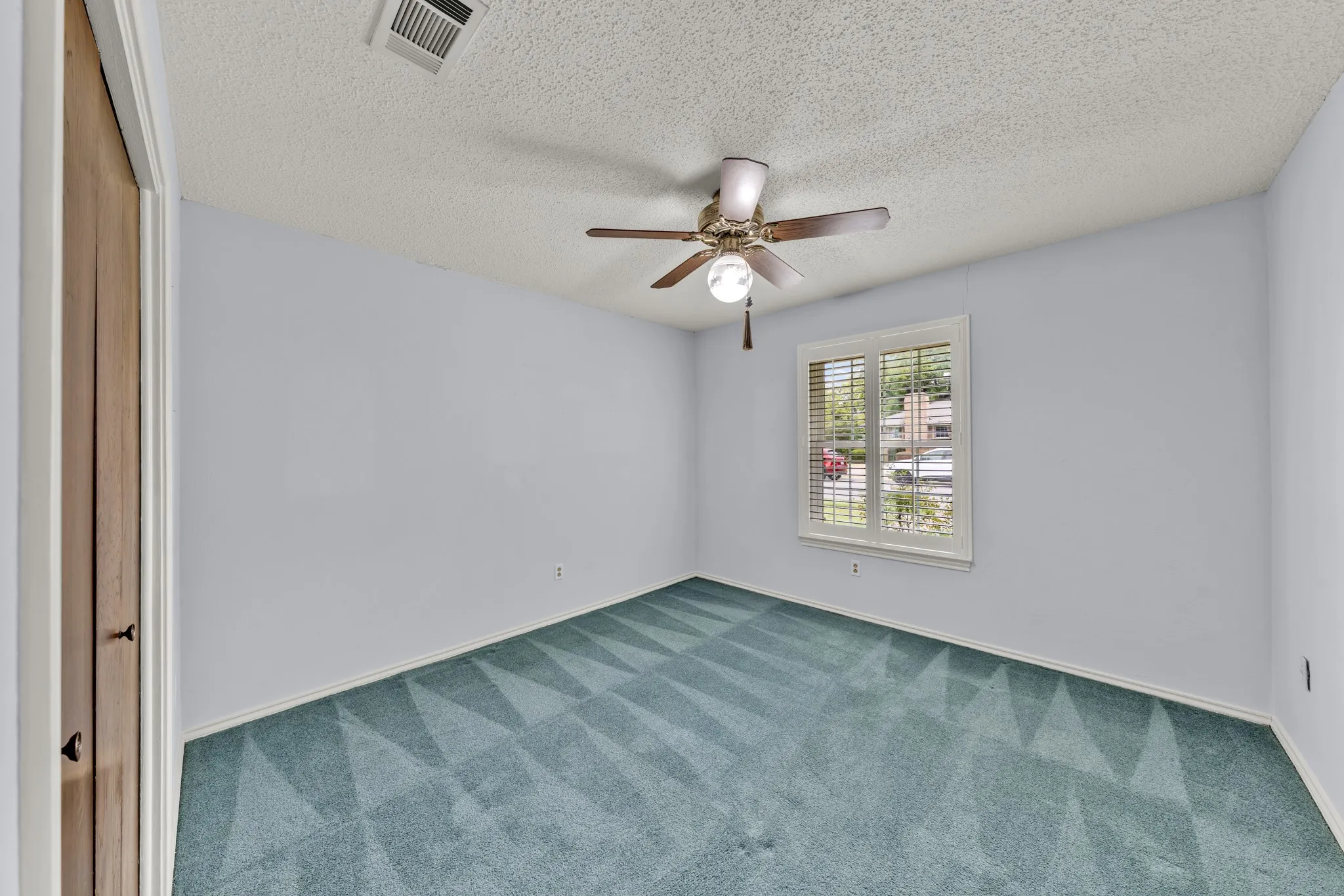 Single Family Residence For Sale in Dallas County , 1606 Clear Point Drive, Garland, Texas 75041, 3 Bedroom, 2 Bathroom, 2 Garage spaces, 2,095 Sqft, built in 1971, mls#21379415, Real Estate Agent in Garland, Homes For Sale in Dallas county, Homes For Sale in Garland, Realtor in Garland Texas, Real Estate Brokerage Independent Realty Texas, Luminita Cordes Realtor
