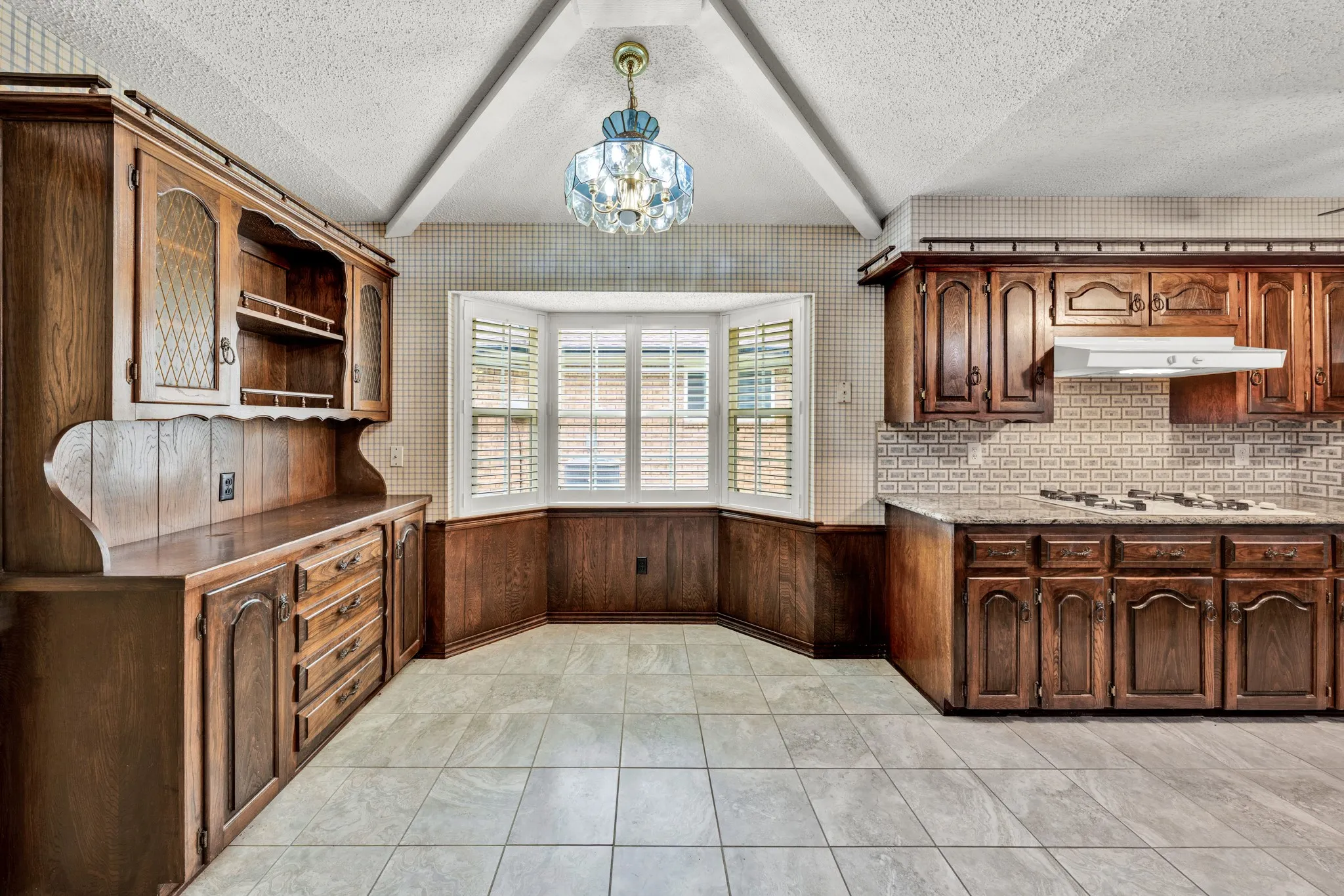 Single Family Residence For Sale in Dallas County , 1606 Clear Point Drive, Garland, Texas 75041, 3 Bedroom, 2 Bathroom, 2 Garage spaces, 2,095 Sqft, built in 1971, mls#21379415, Real Estate Agent in Garland, Homes For Sale in Dallas county, Homes For Sale in Garland, Realtor in Garland Texas, Real Estate Brokerage Independent Realty Texas, Luminita Cordes Realtor