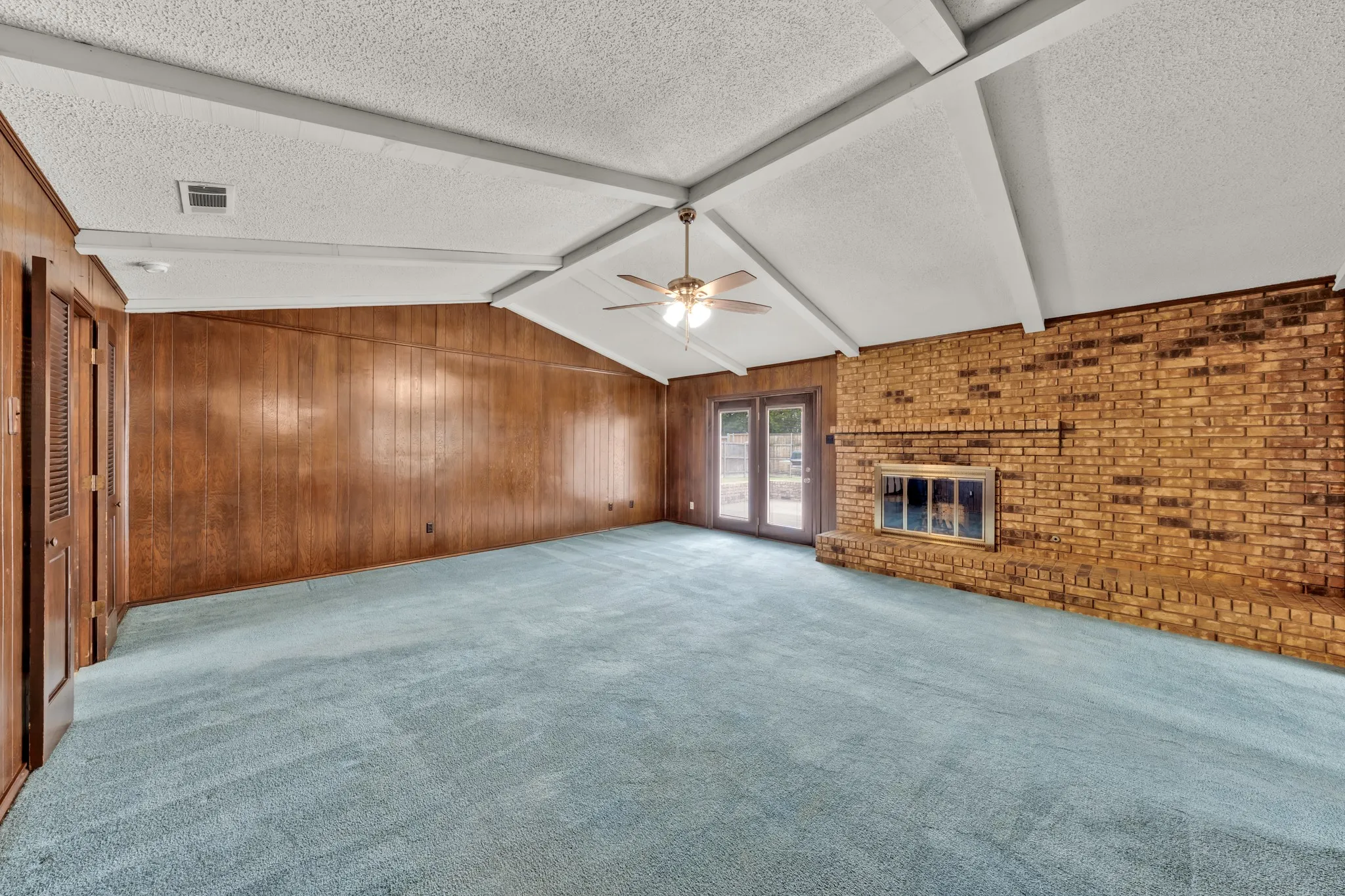 Single Family Residence For Sale in Dallas County , 1606 Clear Point Drive, Garland, Texas 75041, 3 Bedroom, 2 Bathroom, 2 Garage spaces, 2,095 Sqft, built in 1971, mls#21379415, Real Estate Agent in Garland, Homes For Sale in Dallas county, Homes For Sale in Garland, Realtor in Garland Texas, Real Estate Brokerage Independent Realty Texas, Luminita Cordes Realtor