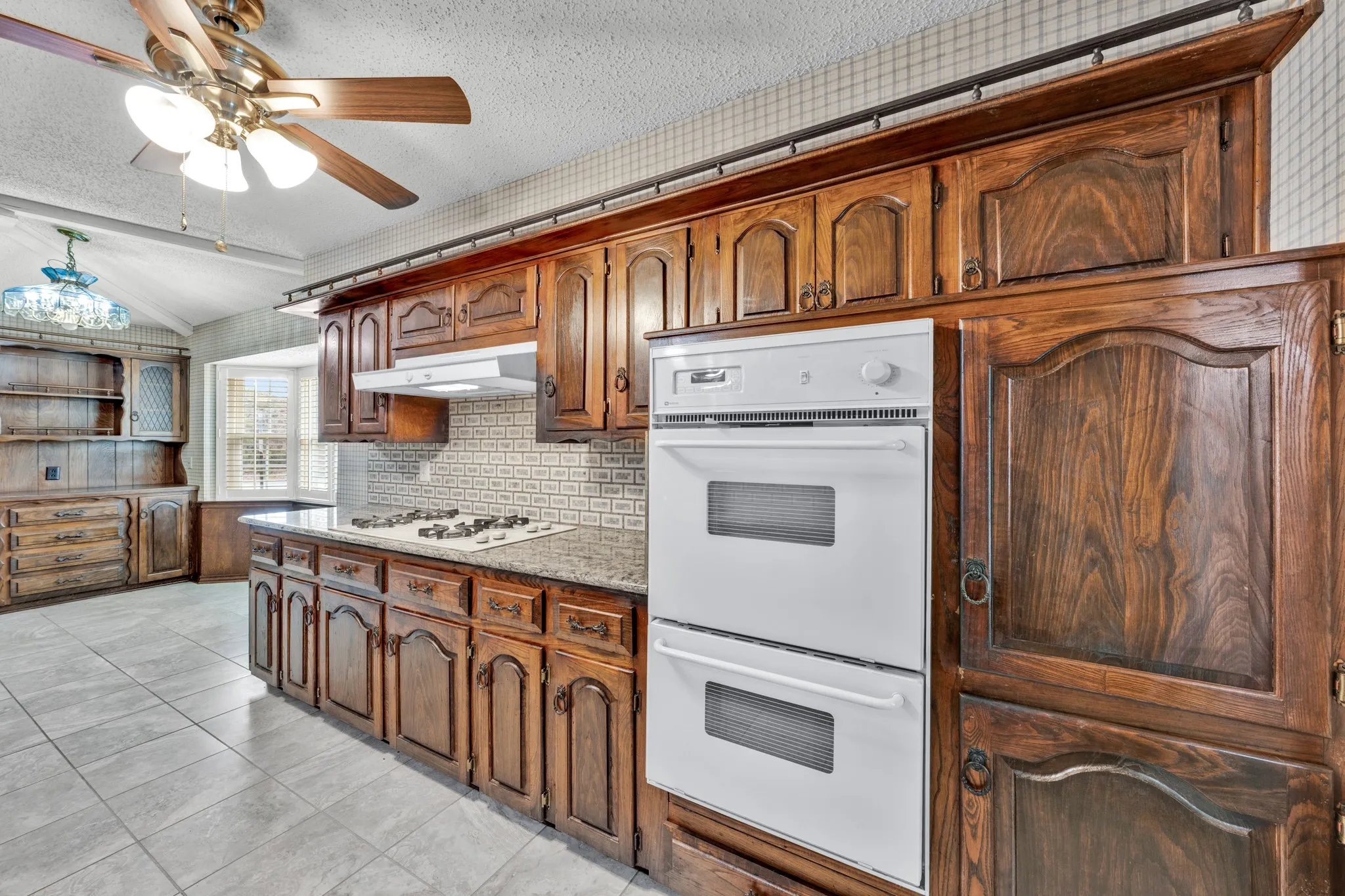 Single Family Residence For Sale in Dallas County , 1606 Clear Point Drive, Garland, Texas 75041, 3 Bedroom, 2 Bathroom, 2 Garage spaces, 2,095 Sqft, built in 1971, mls#21379415, Real Estate Agent in Garland, Homes For Sale in Dallas county, Homes For Sale in Garland, Realtor in Garland Texas, Real Estate Brokerage Independent Realty Texas, Luminita Cordes Realtor