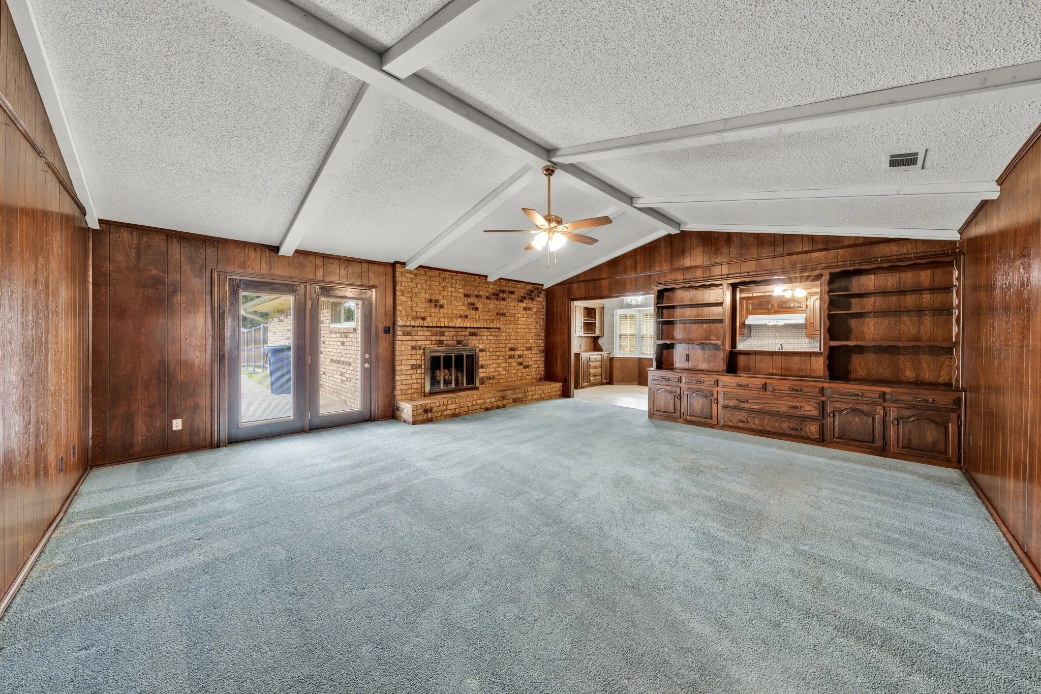 Single Family Residence For Sale in Dallas County , 1606 Clear Point Drive, Garland, Texas 75041, 3 Bedroom, 2 Bathroom, 2 Garage spaces, 2,095 Sqft, built in 1971, mls#21379415, Real Estate Agent in Garland, Homes For Sale in Dallas county, Homes For Sale in Garland, Realtor in Garland Texas, Real Estate Brokerage Independent Realty Texas, Luminita Cordes Realtor