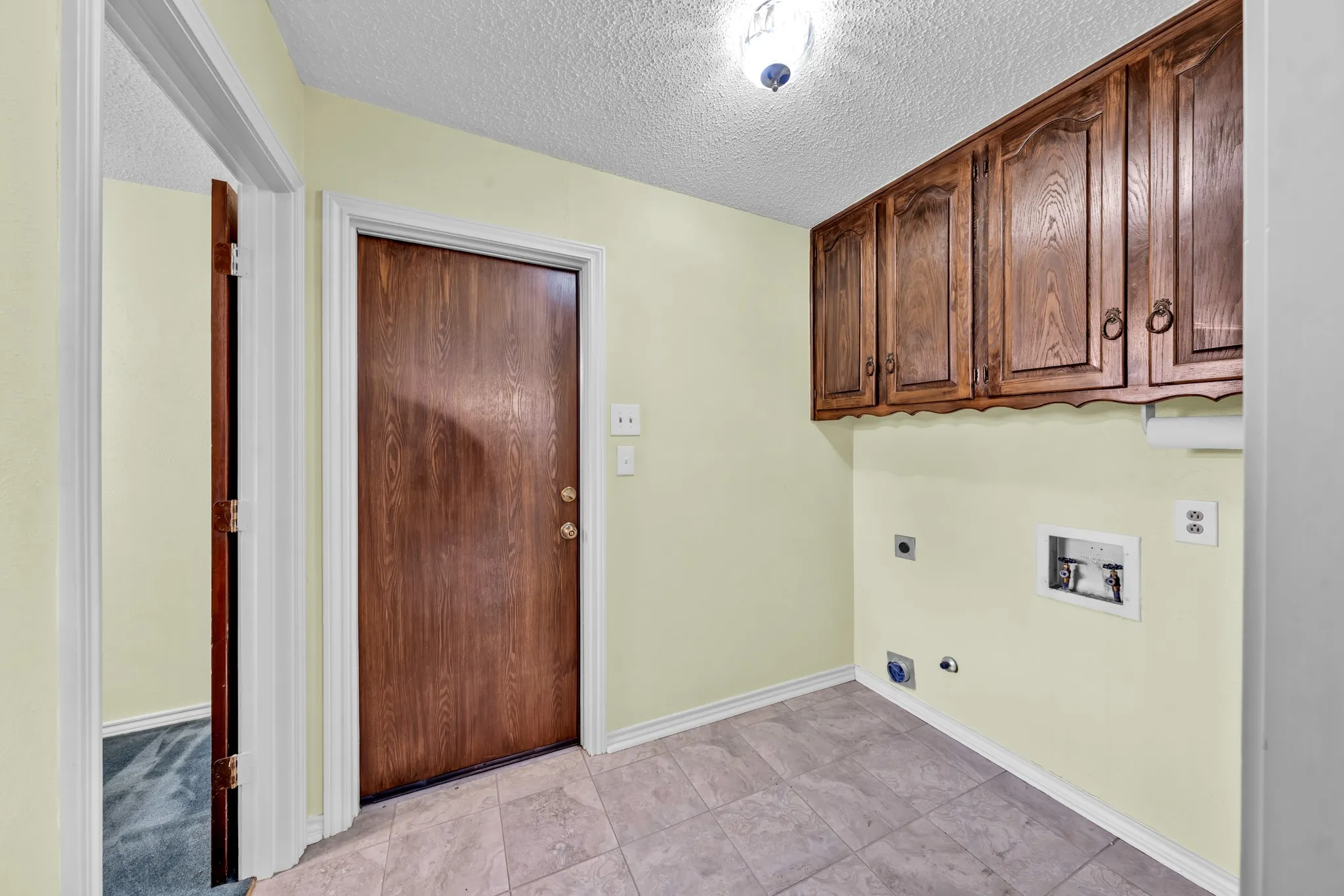 Single Family Residence For Sale in Dallas County , 1606 Clear Point Drive, Garland, Texas 75041, 3 Bedroom, 2 Bathroom, 2 Garage spaces, 2,095 Sqft, built in 1971, mls#21379415, Real Estate Agent in Garland, Homes For Sale in Dallas county, Homes For Sale in Garland, Realtor in Garland Texas, Real Estate Brokerage Independent Realty Texas, Luminita Cordes Realtor