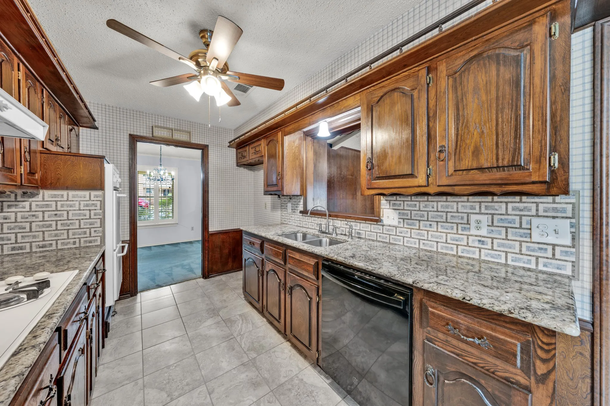 Single Family Residence For Sale in Dallas County , 1606 Clear Point Drive, Garland, Texas 75041, 3 Bedroom, 2 Bathroom, 2 Garage spaces, 2,095 Sqft, built in 1971, mls#21379415, Real Estate Agent in Garland, Homes For Sale in Dallas county, Homes For Sale in Garland, Realtor in Garland Texas, Real Estate Brokerage Independent Realty Texas, Luminita Cordes Realtor