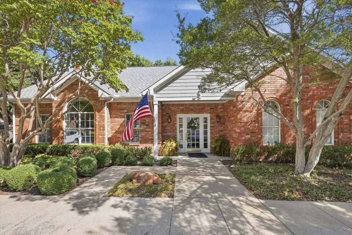 Condominium For Sale in Tarrant County , 6153 Welden Court, Fort Worth, Texas 76132, 2 Bedroom, 2 Bathroom, 2 Garage spaces, 1,579 Sqft, built in 1998, mls#21380734, Real Estate Agent in Fort Worth, Homes For Sale in Tarrant county, Homes For Sale in Fort Worth, Realtor in Fort Worth Texas, Real Estate Brokerage Independent Realty Texas, Luminita Cordes Realtor