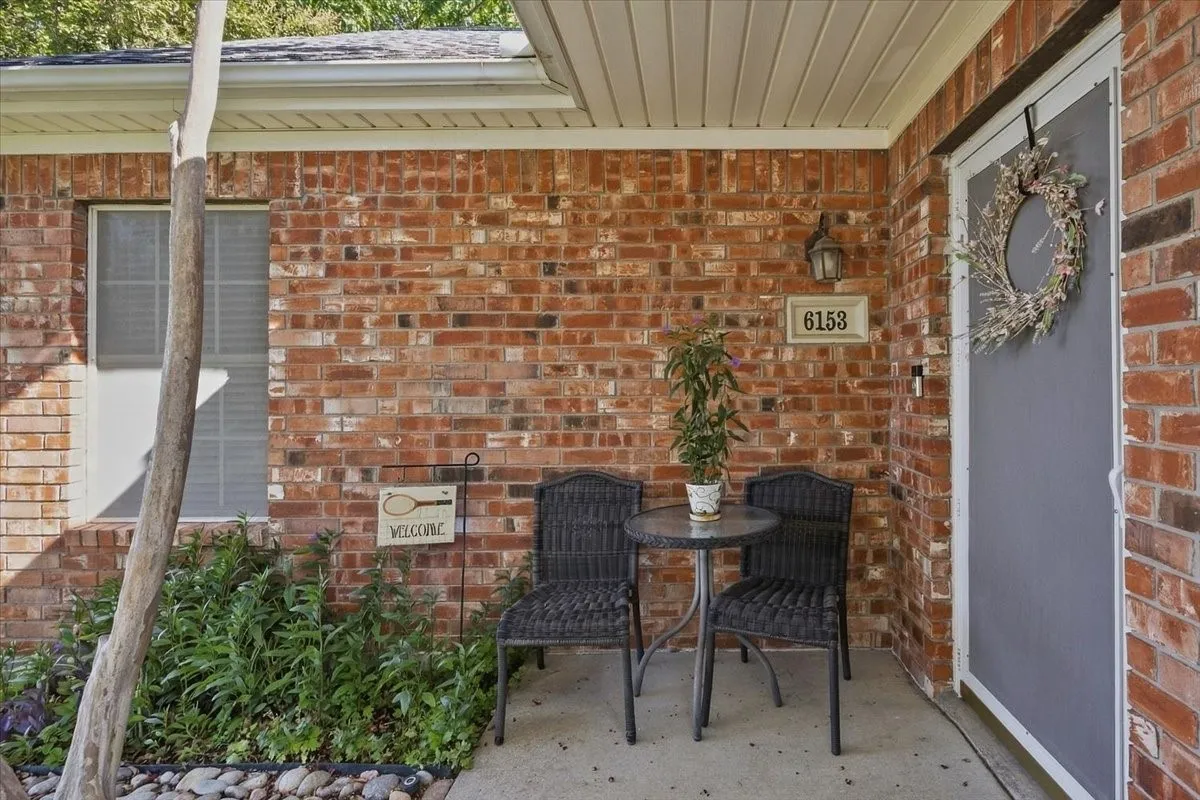 Condominium For Sale in Tarrant County , 6153 Welden Court, Fort Worth, Texas 76132, 2 Bedroom, 2 Bathroom, 2 Garage spaces, 1,579 Sqft, built in 1998, mls#21380734, Real Estate Agent in Fort Worth, Homes For Sale in Tarrant county, Homes For Sale in Fort Worth, Realtor in Fort Worth Texas, Real Estate Brokerage Independent Realty Texas, Luminita Cordes Realtor