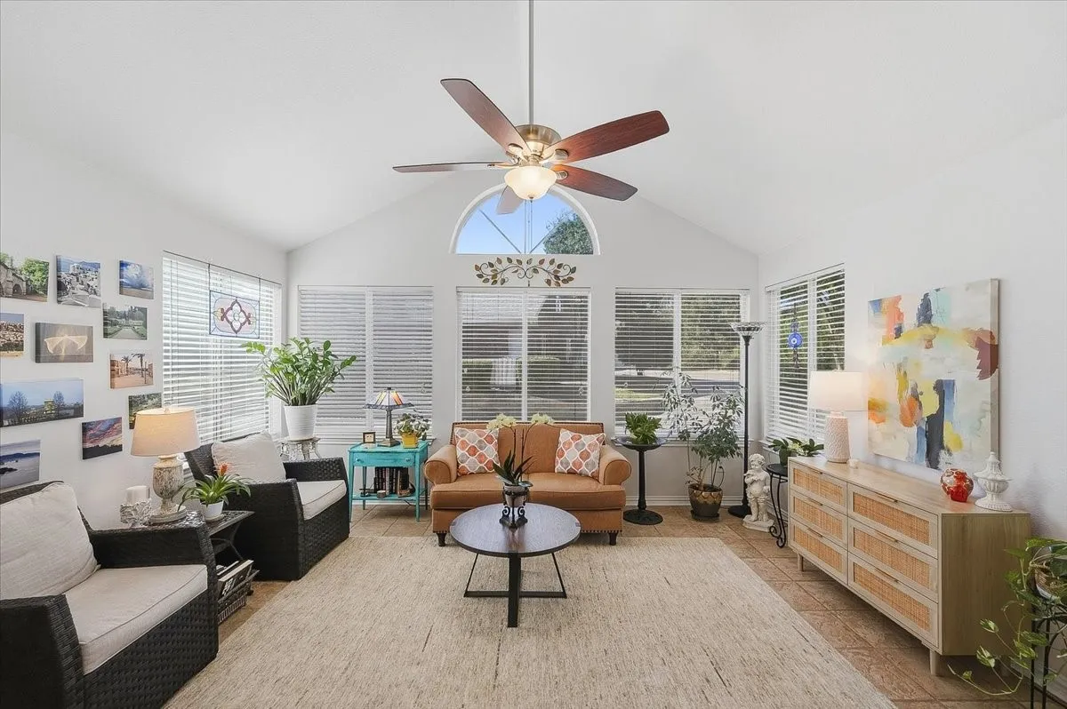 Condominium For Sale in Tarrant County , 6153 Welden Court, Fort Worth, Texas 76132, 2 Bedroom, 2 Bathroom, 2 Garage spaces, 1,579 Sqft, built in 1998, mls#21380734, Real Estate Agent in Fort Worth, Homes For Sale in Tarrant county, Homes For Sale in Fort Worth, Realtor in Fort Worth Texas, Real Estate Brokerage Independent Realty Texas, Luminita Cordes Realtor