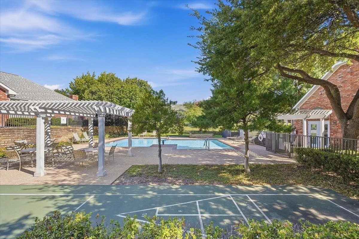 Condominium For Sale in Tarrant County , 6153 Welden Court, Fort Worth, Texas 76132, 2 Bedroom, 2 Bathroom, 2 Garage spaces, 1,579 Sqft, built in 1998, mls#21380734, Real Estate Agent in Fort Worth, Homes For Sale in Tarrant county, Homes For Sale in Fort Worth, Realtor in Fort Worth Texas, Real Estate Brokerage Independent Realty Texas, Luminita Cordes Realtor