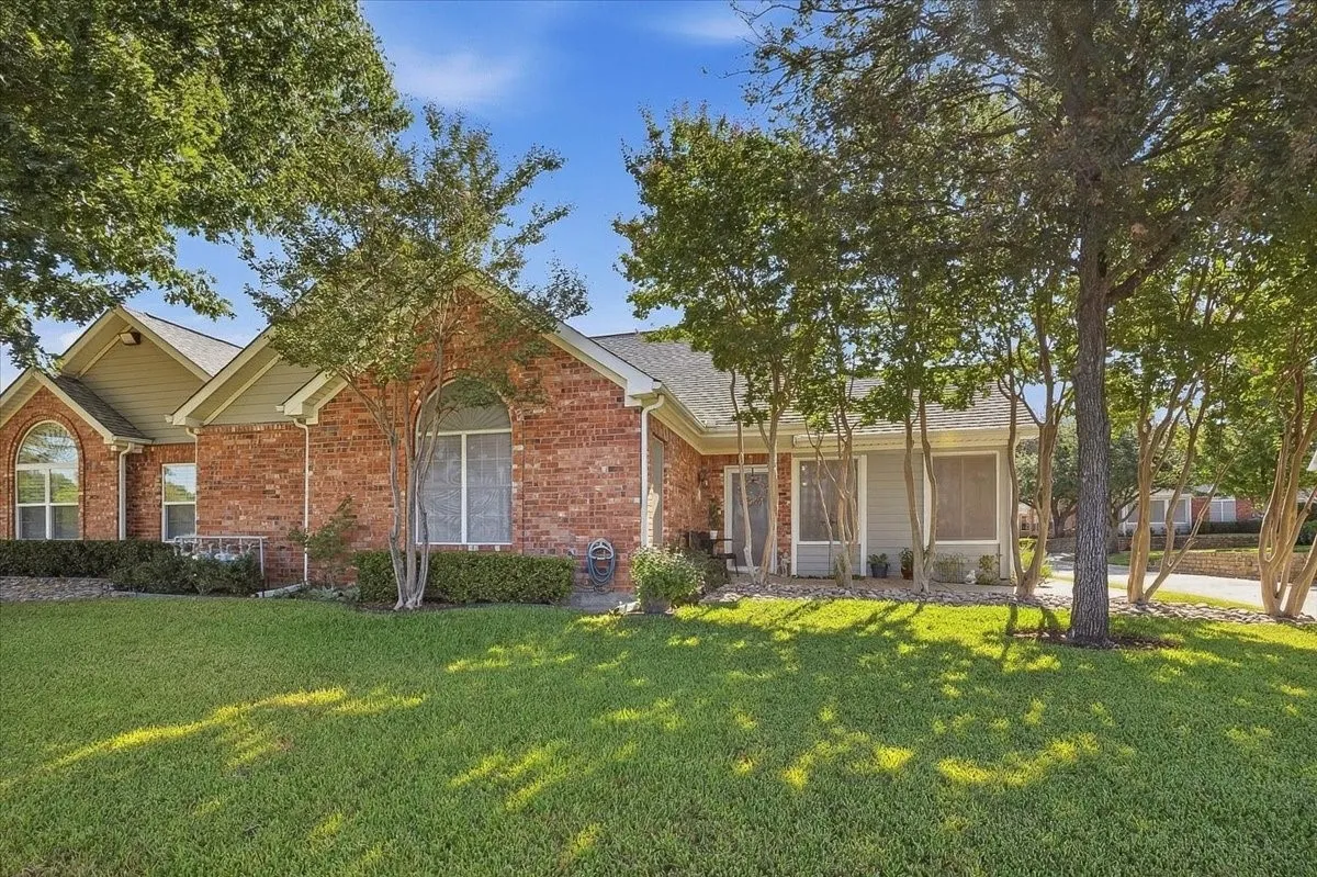 Condominium For Sale in Tarrant County , 6153 Welden Court, Fort Worth, Texas 76132, 2 Bedroom, 2 Bathroom, 2 Garage spaces, 1,579 Sqft, built in 1998, mls#21380734, Real Estate Agent in Fort Worth, Homes For Sale in Tarrant county, Homes For Sale in Fort Worth, Realtor in Fort Worth Texas, Real Estate Brokerage Independent Realty Texas, Luminita Cordes Realtor