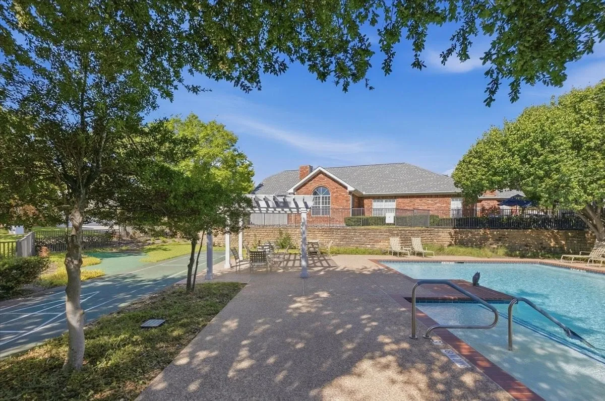 Condominium For Sale in Tarrant County , 6153 Welden Court, Fort Worth, Texas 76132, 2 Bedroom, 2 Bathroom, 2 Garage spaces, 1,579 Sqft, built in 1998, mls#21380734, Real Estate Agent in Fort Worth, Homes For Sale in Tarrant county, Homes For Sale in Fort Worth, Realtor in Fort Worth Texas, Real Estate Brokerage Independent Realty Texas, Luminita Cordes Realtor