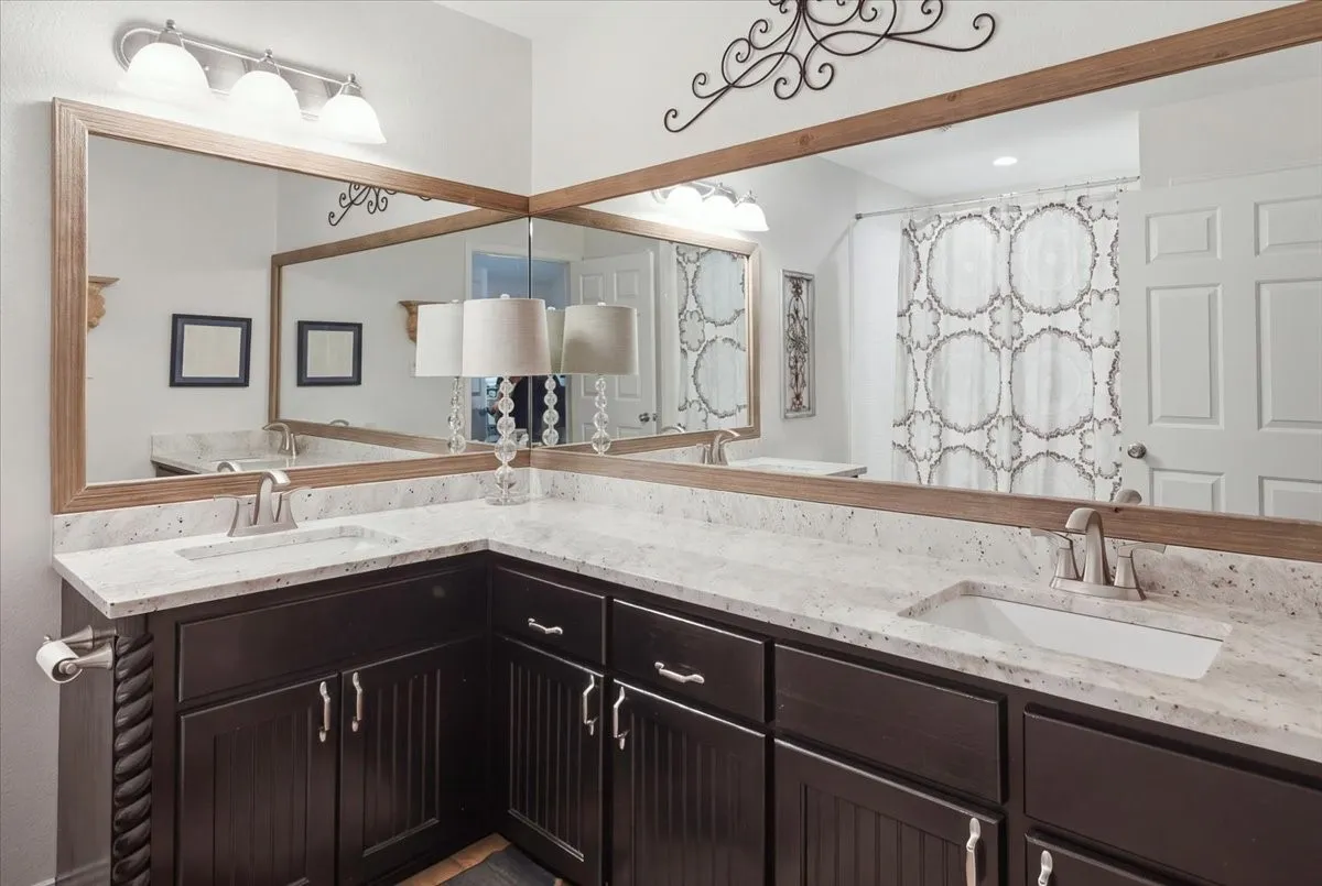 Condominium For Sale in Tarrant County , 6153 Welden Court, Fort Worth, Texas 76132, 2 Bedroom, 2 Bathroom, 2 Garage spaces, 1,579 Sqft, built in 1998, mls#21380734, Real Estate Agent in Fort Worth, Homes For Sale in Tarrant county, Homes For Sale in Fort Worth, Realtor in Fort Worth Texas, Real Estate Brokerage Independent Realty Texas, Luminita Cordes Realtor