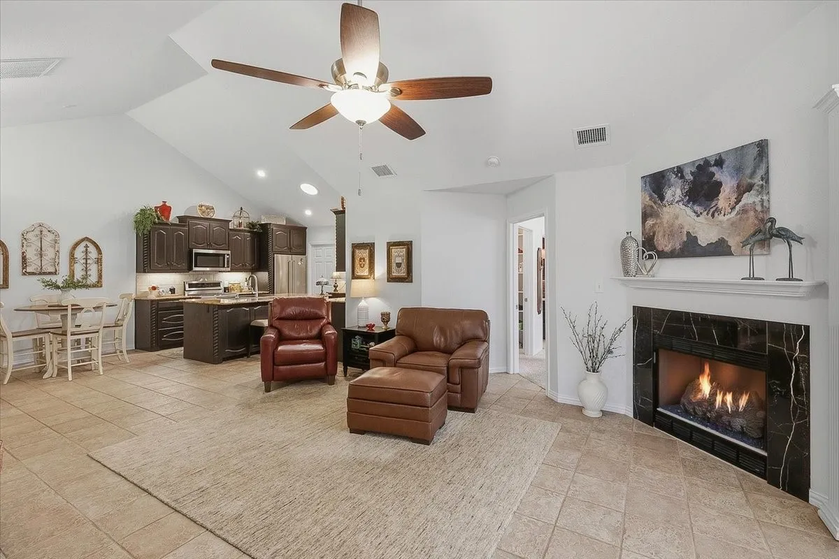 Condominium For Sale in Tarrant County , 6153 Welden Court, Fort Worth, Texas 76132, 2 Bedroom, 2 Bathroom, 2 Garage spaces, 1,579 Sqft, built in 1998, mls#21380734, Real Estate Agent in Fort Worth, Homes For Sale in Tarrant county, Homes For Sale in Fort Worth, Realtor in Fort Worth Texas, Real Estate Brokerage Independent Realty Texas, Luminita Cordes Realtor