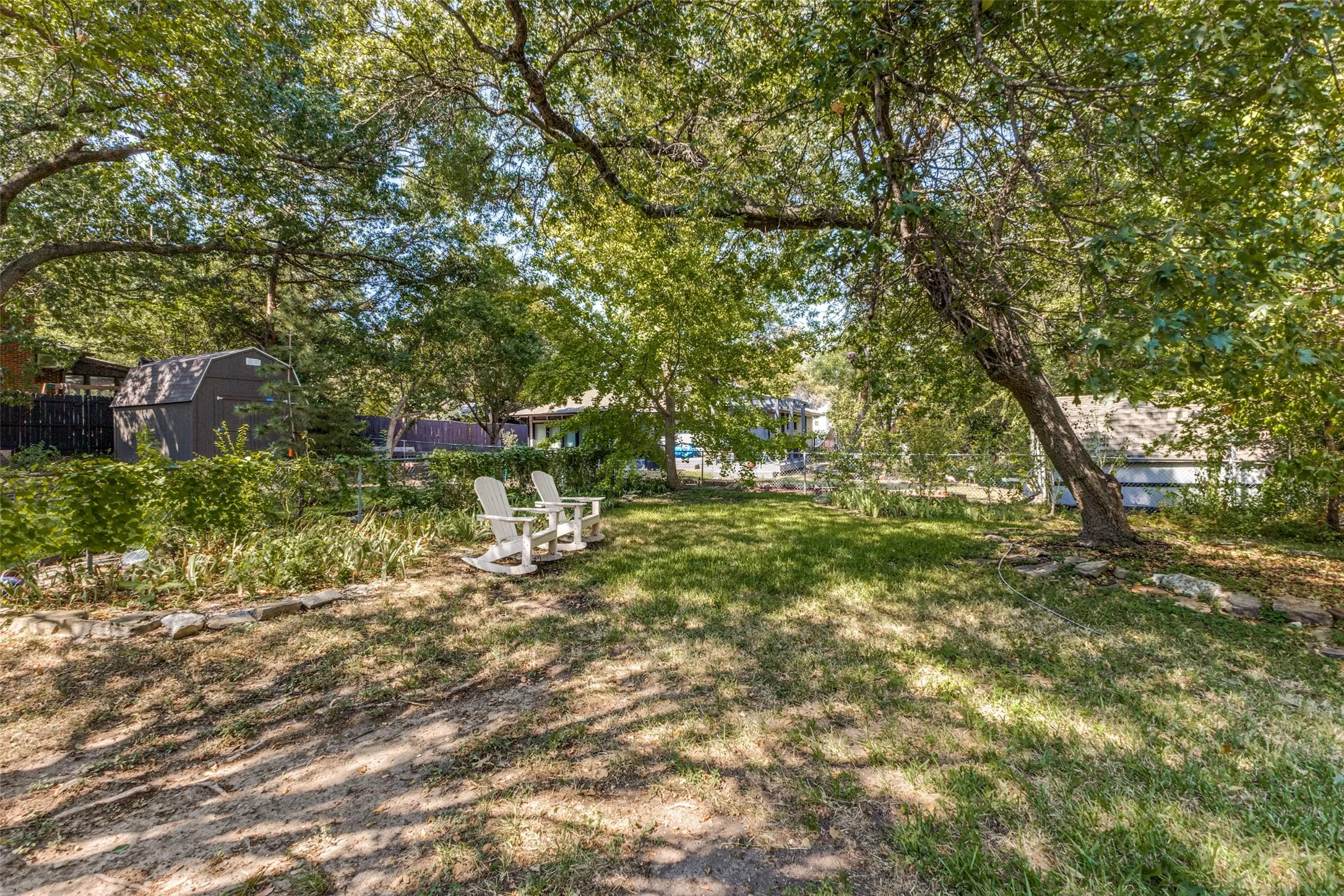 Single Family Residence For Sale in Dallas County , 605 S Ravinia Drive, Dallas, Texas 75211, 2 Bedroom, 2 Bathroom, 2 Garage spaces, 1,379 Sqft, built in 1959, mls#21356836, Real Estate Agent in Dallas, Homes For Sale in Dallas county, Homes For Sale in Dallas, Realtor in Dallas Texas, Real Estate Brokerage Independent Realty Texas, Luminita Cordes Realtor