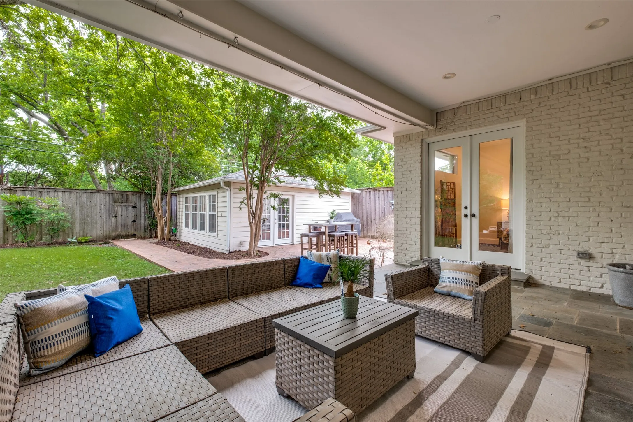 Single Family Residence For Sale in Dallas County , 7138 Westbrook Lane, Dallas, Texas 75214, 3 Bedroom, 2 Bathroom, Garage spaces, 2,235 Sqft, built in 1953, mls#21380875, Real Estate Agent in Dallas, Homes For Sale in Dallas county, Homes For Sale in Dallas, Realtor in Dallas Texas, Real Estate Brokerage Independent Realty Texas, Luminita Cordes Realtor