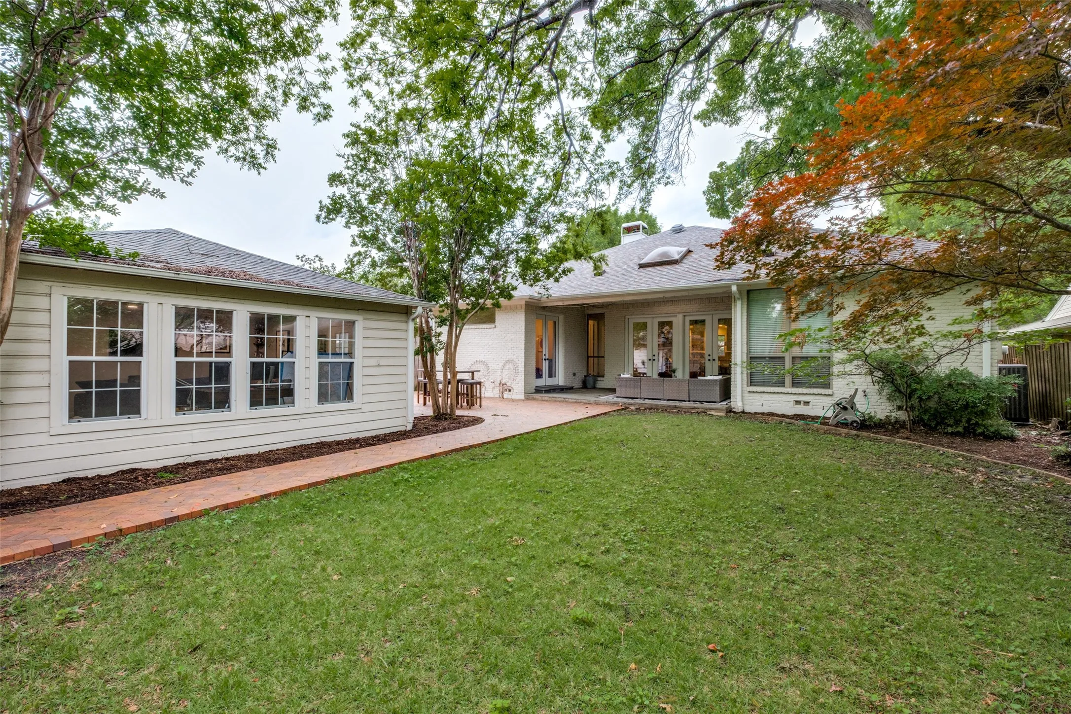 Single Family Residence For Sale in Dallas County , 7138 Westbrook Lane, Dallas, Texas 75214, 3 Bedroom, 2 Bathroom, Garage spaces, 2,235 Sqft, built in 1953, mls#21380875, Real Estate Agent in Dallas, Homes For Sale in Dallas county, Homes For Sale in Dallas, Realtor in Dallas Texas, Real Estate Brokerage Independent Realty Texas, Luminita Cordes Realtor