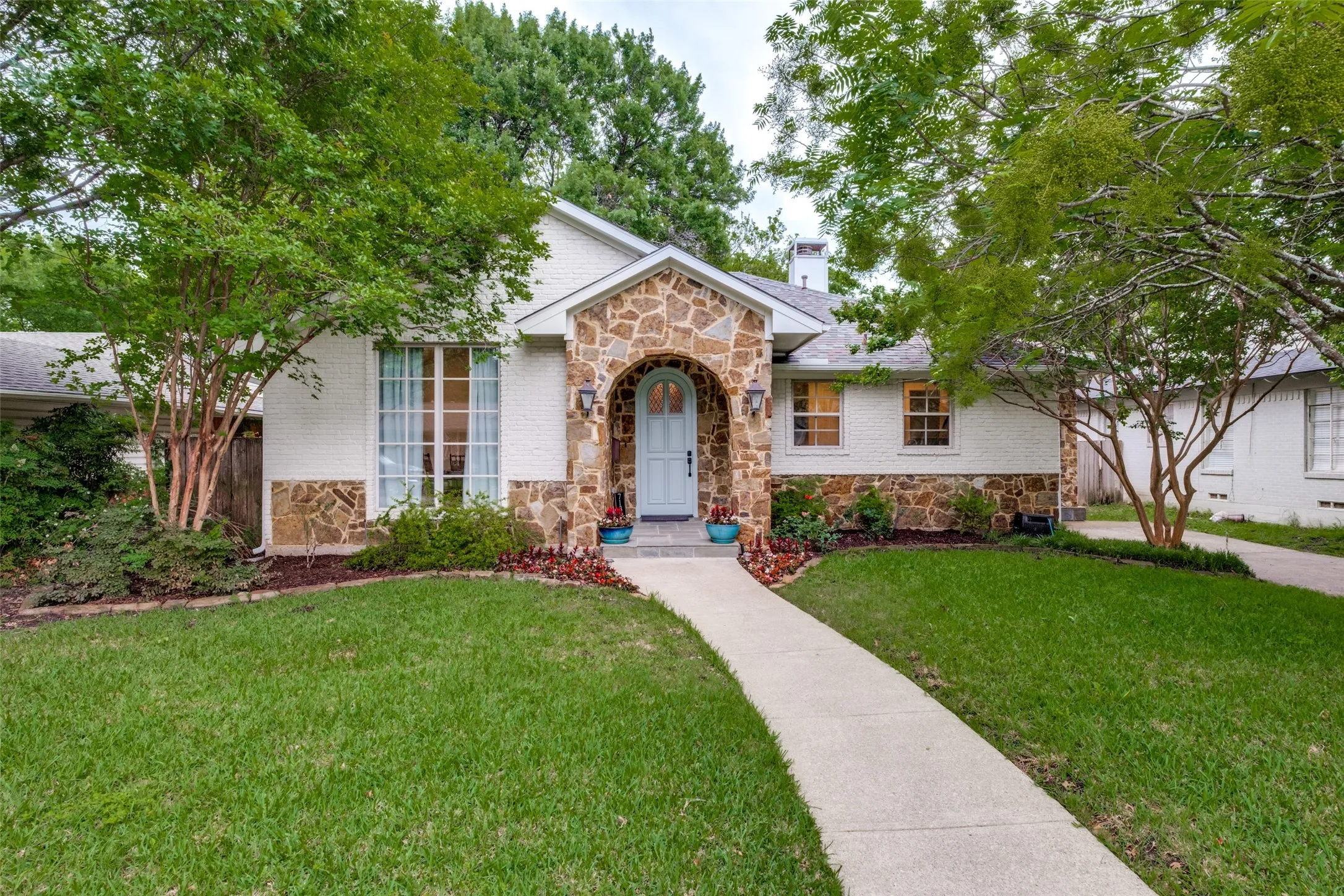 Single Family Residence For Sale in Dallas County , 7138 Westbrook Lane, Dallas, Texas 75214, 3 Bedroom, 2 Bathroom, Garage spaces, 2,235 Sqft, built in 1953, mls#21380875, Real Estate Agent in Dallas, Homes For Sale in Dallas county, Homes For Sale in Dallas, Realtor in Dallas Texas, Real Estate Brokerage Independent Realty Texas, Luminita Cordes Realtor