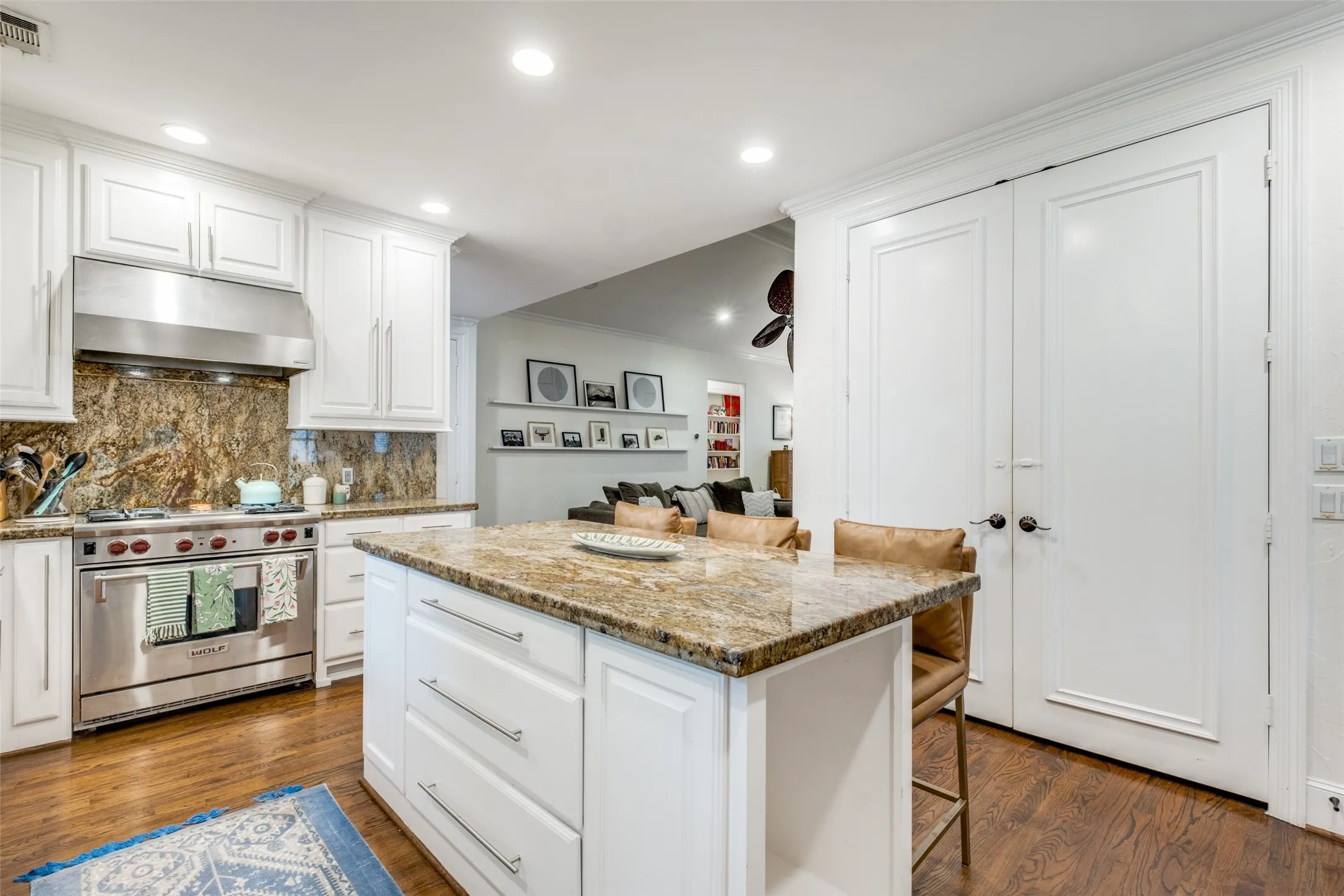 Single Family Residence For Sale in Dallas County , 7138 Westbrook Lane, Dallas, Texas 75214, 3 Bedroom, 2 Bathroom, Garage spaces, 2,235 Sqft, built in 1953, mls#21380875, Real Estate Agent in Dallas, Homes For Sale in Dallas county, Homes For Sale in Dallas, Realtor in Dallas Texas, Real Estate Brokerage Independent Realty Texas, Luminita Cordes Realtor