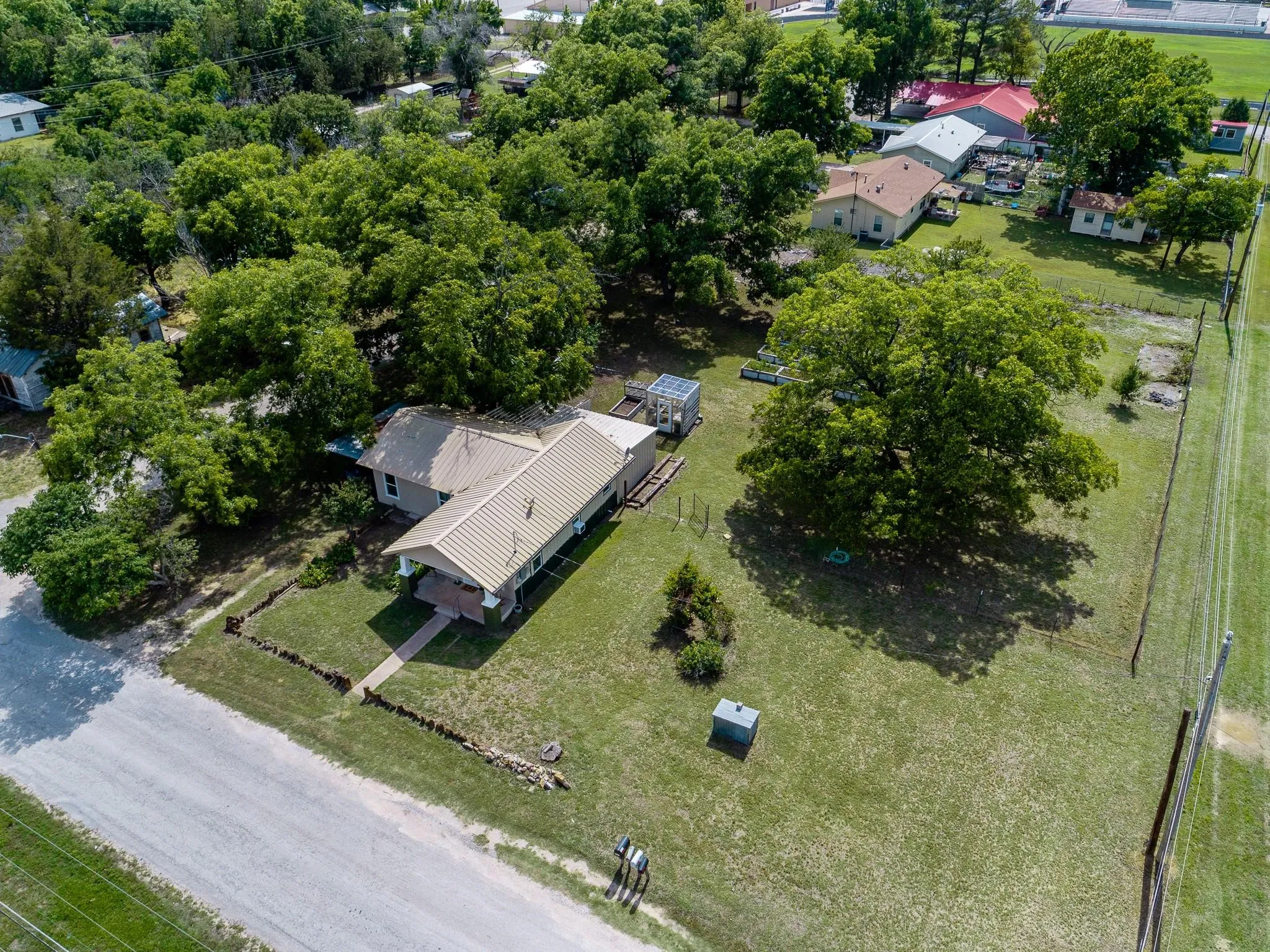 Single Family Residence For Sale in Callahan County , 801 N Avenue A, Cross Plains, Texas 76443, 2 Bedroom, 1 Bathroom, Garage spaces, 969 Sqft, built in 1920, mls#21380852, Real Estate Agent in Cross Plains, Homes For Sale in Callahan county, Homes For Sale in Cross Plains, Realtor in Cross Plains Texas, Real Estate Brokerage Independent Realty Texas, Luminita Cordes Realtor