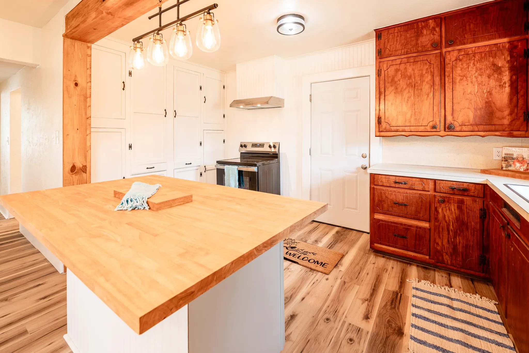 Single Family Residence For Sale in Callahan County , 801 N Avenue A, Cross Plains, Texas 76443, 2 Bedroom, 1 Bathroom, Garage spaces, 969 Sqft, built in 1920, mls#21380852, Real Estate Agent in Cross Plains, Homes For Sale in Callahan county, Homes For Sale in Cross Plains, Realtor in Cross Plains Texas, Real Estate Brokerage Independent Realty Texas, Luminita Cordes Realtor