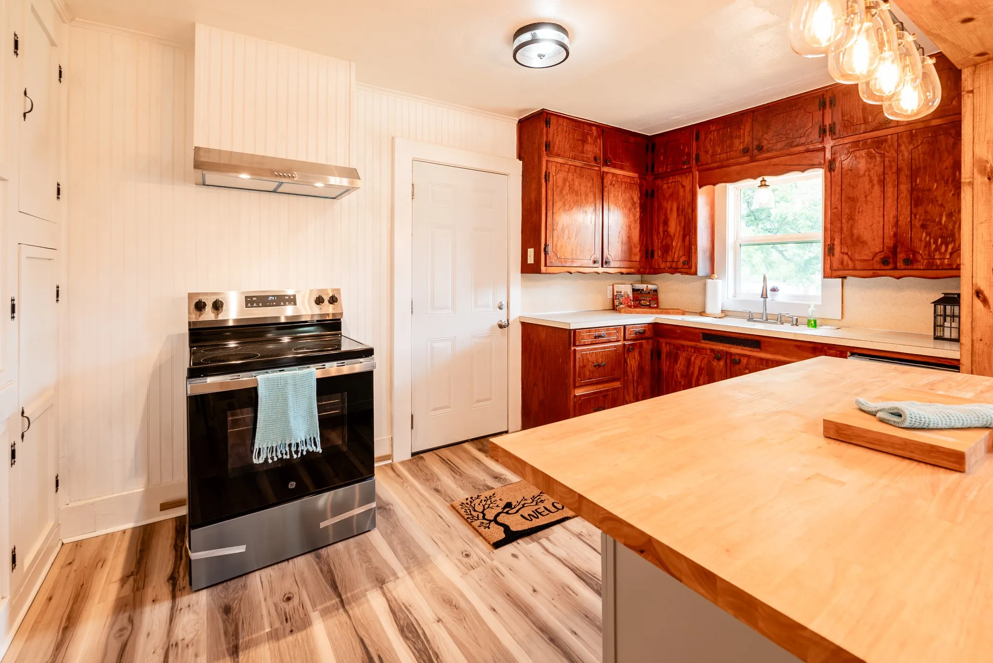 Single Family Residence For Sale in Callahan County , 801 N Avenue A, Cross Plains, Texas 76443, 2 Bedroom, 1 Bathroom, Garage spaces, 969 Sqft, built in 1920, mls#21380852, Real Estate Agent in Cross Plains, Homes For Sale in Callahan county, Homes For Sale in Cross Plains, Realtor in Cross Plains Texas, Real Estate Brokerage Independent Realty Texas, Luminita Cordes Realtor