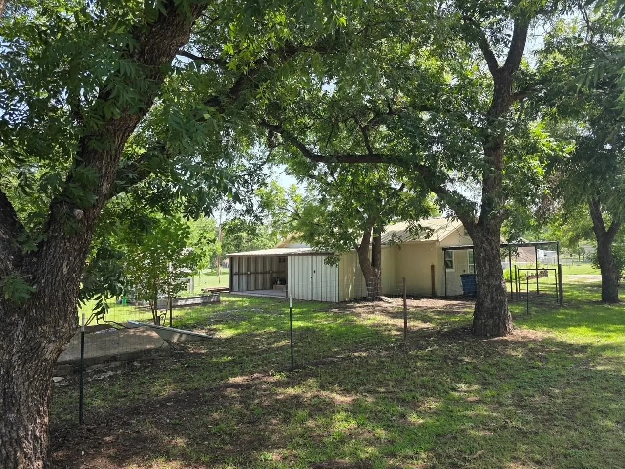 Single Family Residence For Sale in Callahan County , 801 N Avenue A, Cross Plains, Texas 76443, 2 Bedroom, 1 Bathroom, Garage spaces, 969 Sqft, built in 1920, mls#21380852, Real Estate Agent in Cross Plains, Homes For Sale in Callahan county, Homes For Sale in Cross Plains, Realtor in Cross Plains Texas, Real Estate Brokerage Independent Realty Texas, Luminita Cordes Realtor