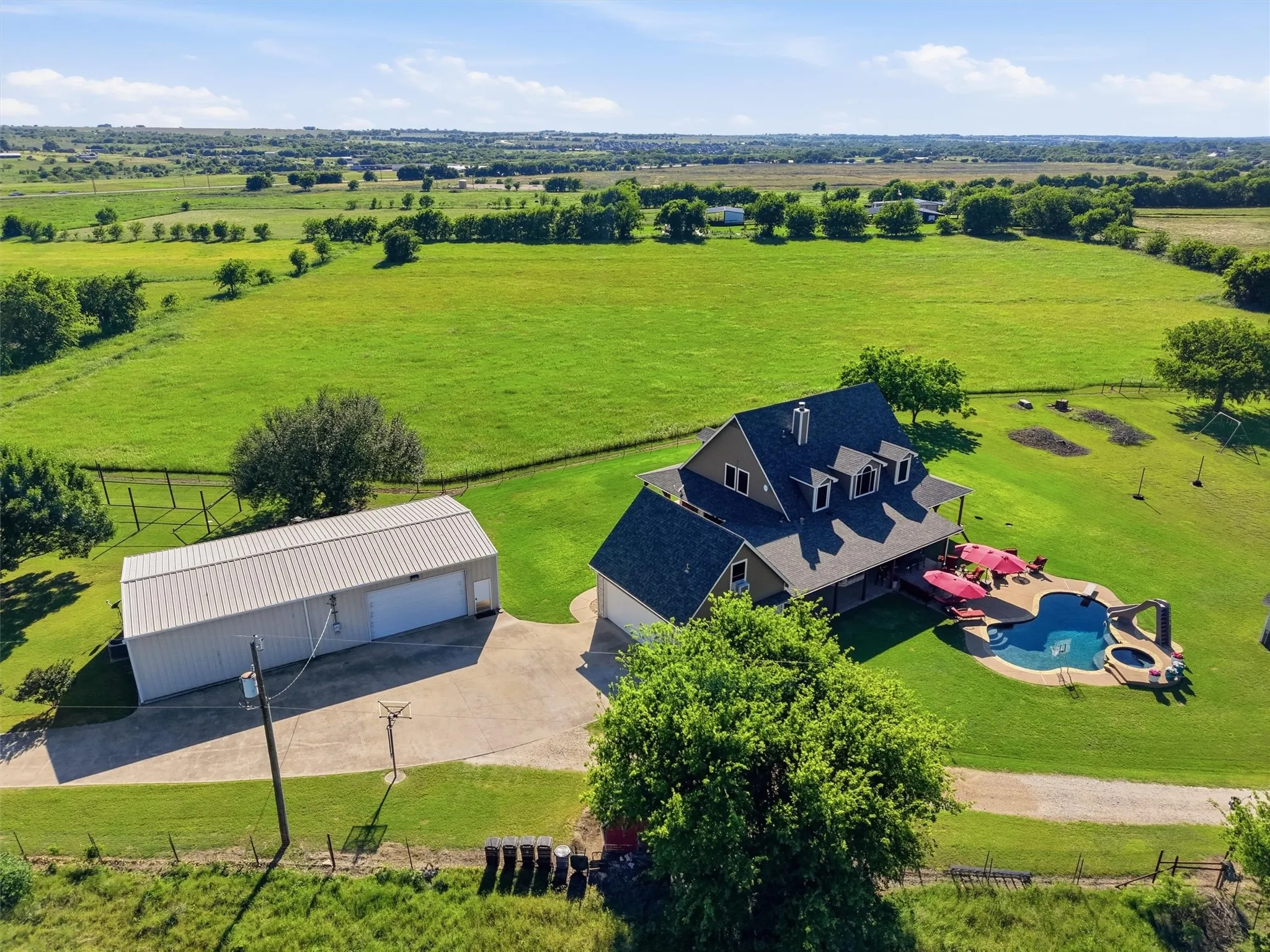 Single Family Residence For Sale in Johnson County , 8649 River Hills Road, Godley, Texas 76044, 4 Bedroom, 4 Bathroom, 2 Garage spaces, 3,846 Sqft, built in 1997, mls#21381028, Real Estate Agent in Godley, Homes For Sale in Johnson county, Homes For Sale in Godley, Realtor in Godley Texas, Real Estate Brokerage Independent Realty Texas, Luminita Cordes Realtor
