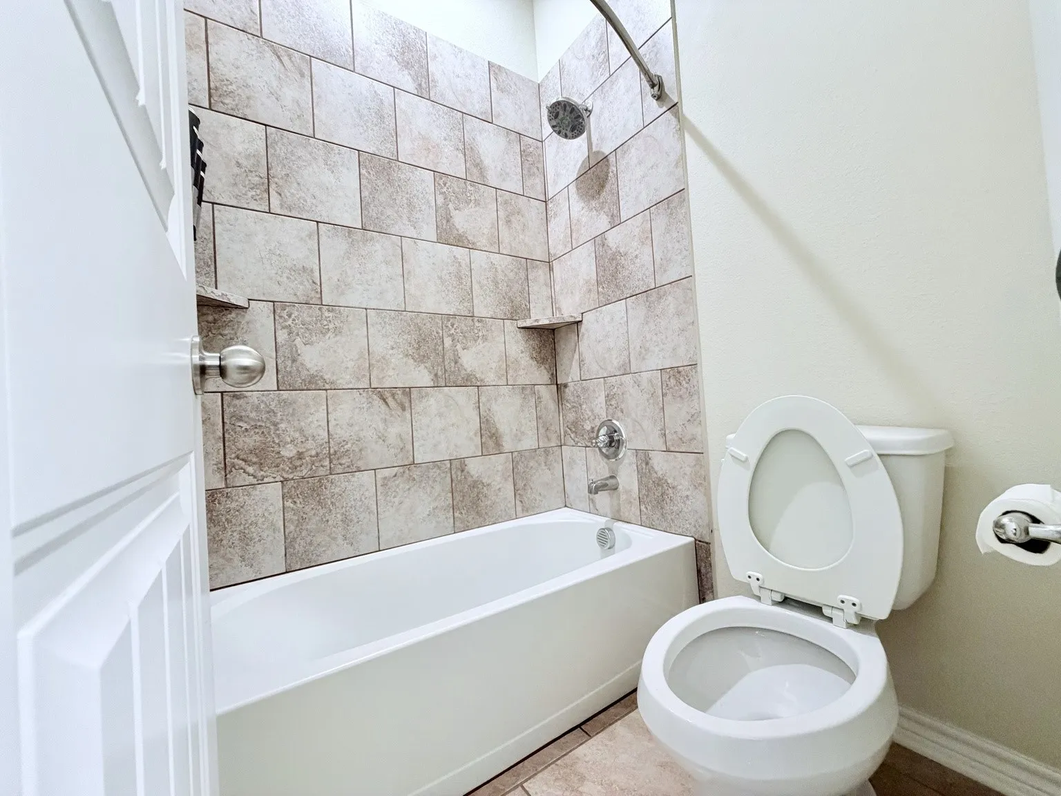 Single Family Residence For Rent in Collin County , 7061 Whispering Oaks, Mc Kinney, Texas 75071, 4 Bedroom, 3 Bathroom, 3 Garage spaces, 2,436 Sqft, built in 2018, mls#21380740, Real Estate Agent in Mc Kinney, Homes For Rent in Collin county, Homes For Rent in Mc Kinney, Realtor in Mc Kinney Texas, Real Estate Brokerage Independent Realty Texas, Luminita Cordes Realtor
