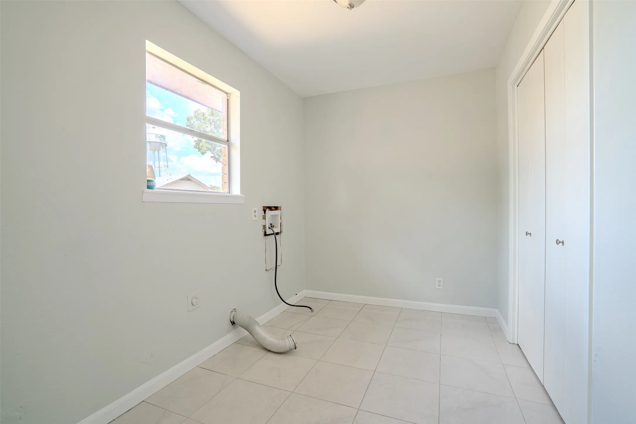 Single Family Residence For Sale in Erath County , 328 Eagle Street, Dublin, Texas 76446, 2 Bedroom, 2 Bathroom, 2 Garage spaces, 1,462 Sqft, built in 1975, mls#21383070, Real Estate Agent in Dublin, Homes For Sale in Erath county, Homes For Sale in Dublin, Realtor in Dublin Texas, Real Estate Brokerage Independent Realty Texas, Luminita Cordes Realtor