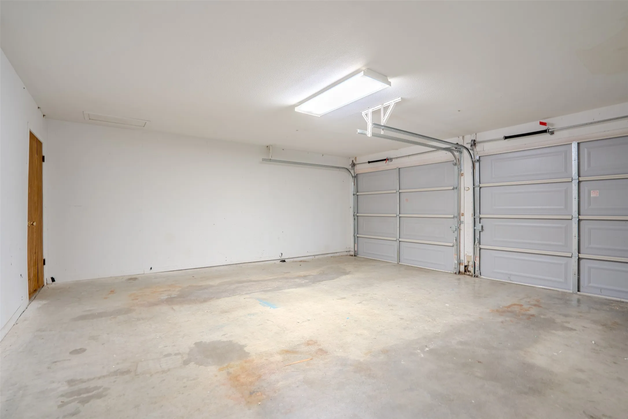 Single Family Residence For Sale in Erath County , 328 Eagle Street, Dublin, Texas 76446, 2 Bedroom, 2 Bathroom, 2 Garage spaces, 1,462 Sqft, built in 1975, mls#21383070, Real Estate Agent in Dublin, Homes For Sale in Erath county, Homes For Sale in Dublin, Realtor in Dublin Texas, Real Estate Brokerage Independent Realty Texas, Luminita Cordes Realtor