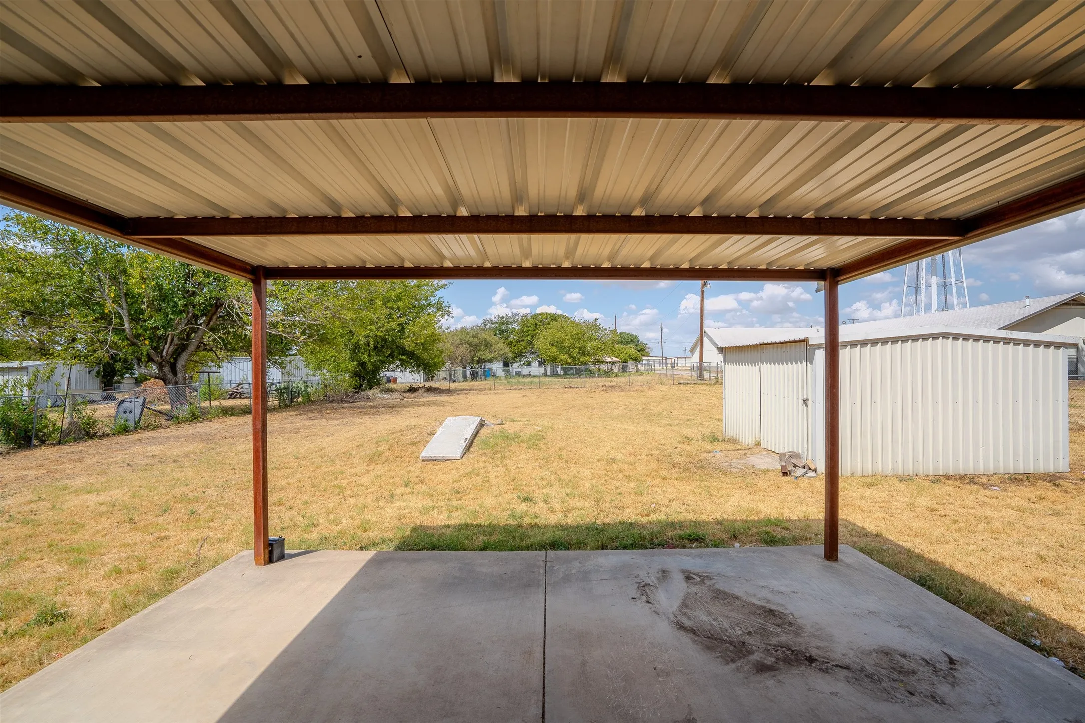 Single Family Residence For Sale in Erath County , 328 Eagle Street, Dublin, Texas 76446, 2 Bedroom, 2 Bathroom, 2 Garage spaces, 1,462 Sqft, built in 1975, mls#21383070, Real Estate Agent in Dublin, Homes For Sale in Erath county, Homes For Sale in Dublin, Realtor in Dublin Texas, Real Estate Brokerage Independent Realty Texas, Luminita Cordes Realtor