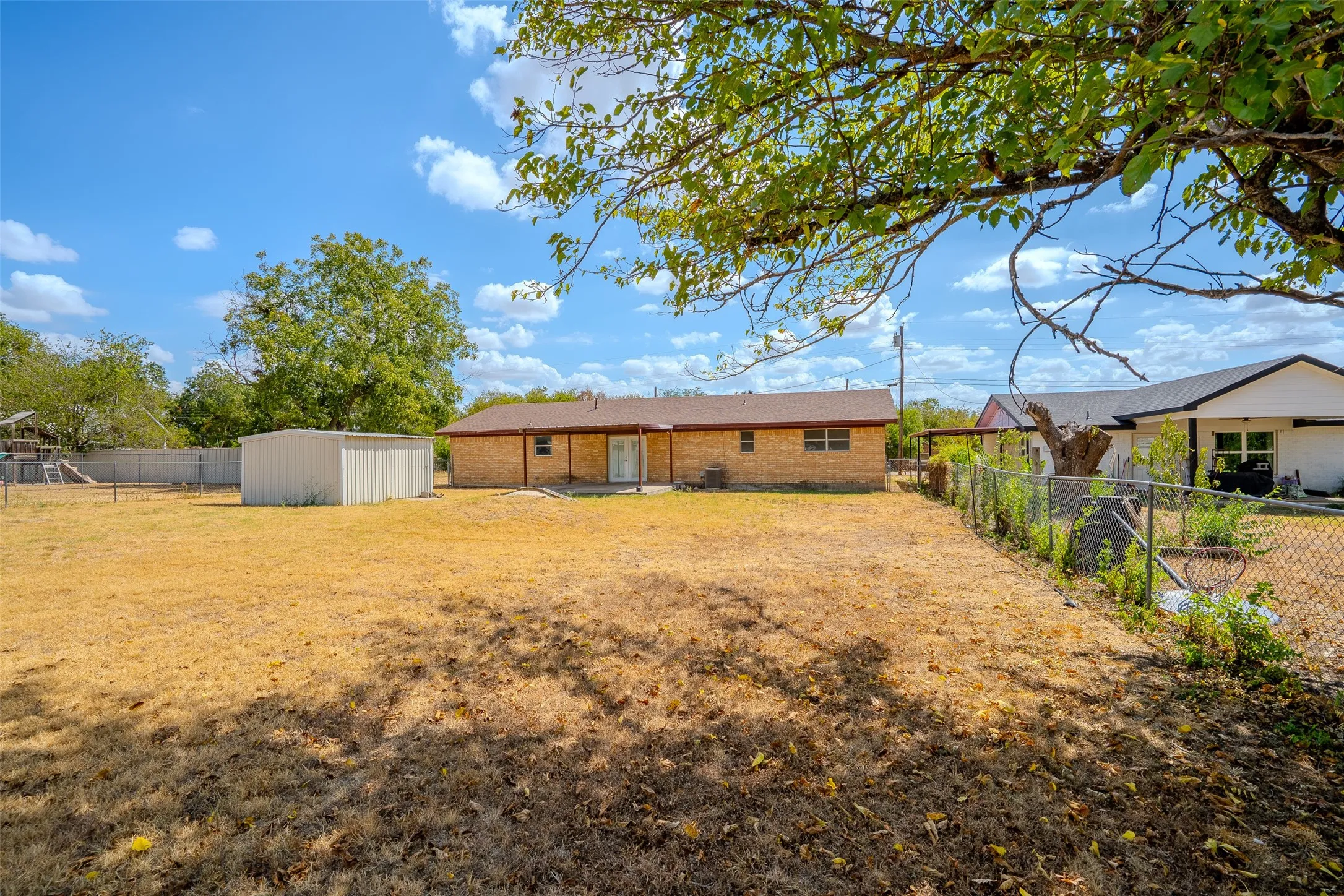 Single Family Residence For Sale in Erath County , 328 Eagle Street, Dublin, Texas 76446, 2 Bedroom, 2 Bathroom, 2 Garage spaces, 1,462 Sqft, built in 1975, mls#21383070, Real Estate Agent in Dublin, Homes For Sale in Erath county, Homes For Sale in Dublin, Realtor in Dublin Texas, Real Estate Brokerage Independent Realty Texas, Luminita Cordes Realtor
