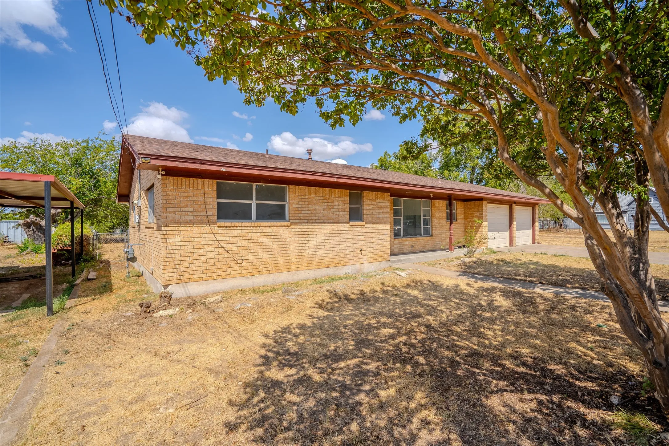 Single Family Residence For Sale in Erath County , 328 Eagle Street, Dublin, Texas 76446, 2 Bedroom, 2 Bathroom, 2 Garage spaces, 1,462 Sqft, built in 1975, mls#21383070, Real Estate Agent in Dublin, Homes For Sale in Erath county, Homes For Sale in Dublin, Realtor in Dublin Texas, Real Estate Brokerage Independent Realty Texas, Luminita Cordes Realtor