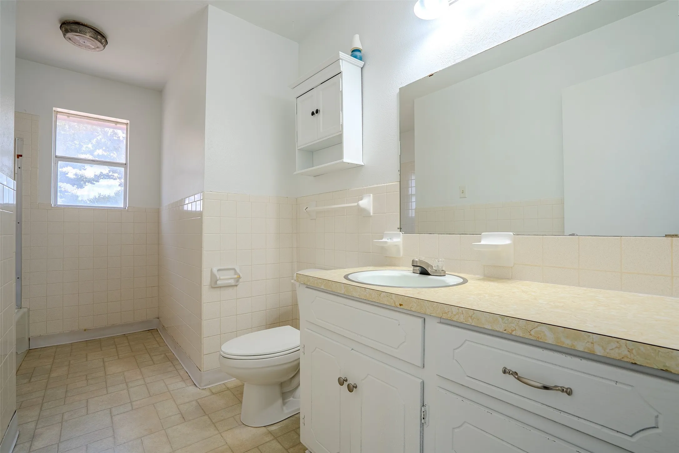 Single Family Residence For Sale in Erath County , 328 Eagle Street, Dublin, Texas 76446, 2 Bedroom, 2 Bathroom, 2 Garage spaces, 1,462 Sqft, built in 1975, mls#21383070, Real Estate Agent in Dublin, Homes For Sale in Erath county, Homes For Sale in Dublin, Realtor in Dublin Texas, Real Estate Brokerage Independent Realty Texas, Luminita Cordes Realtor
