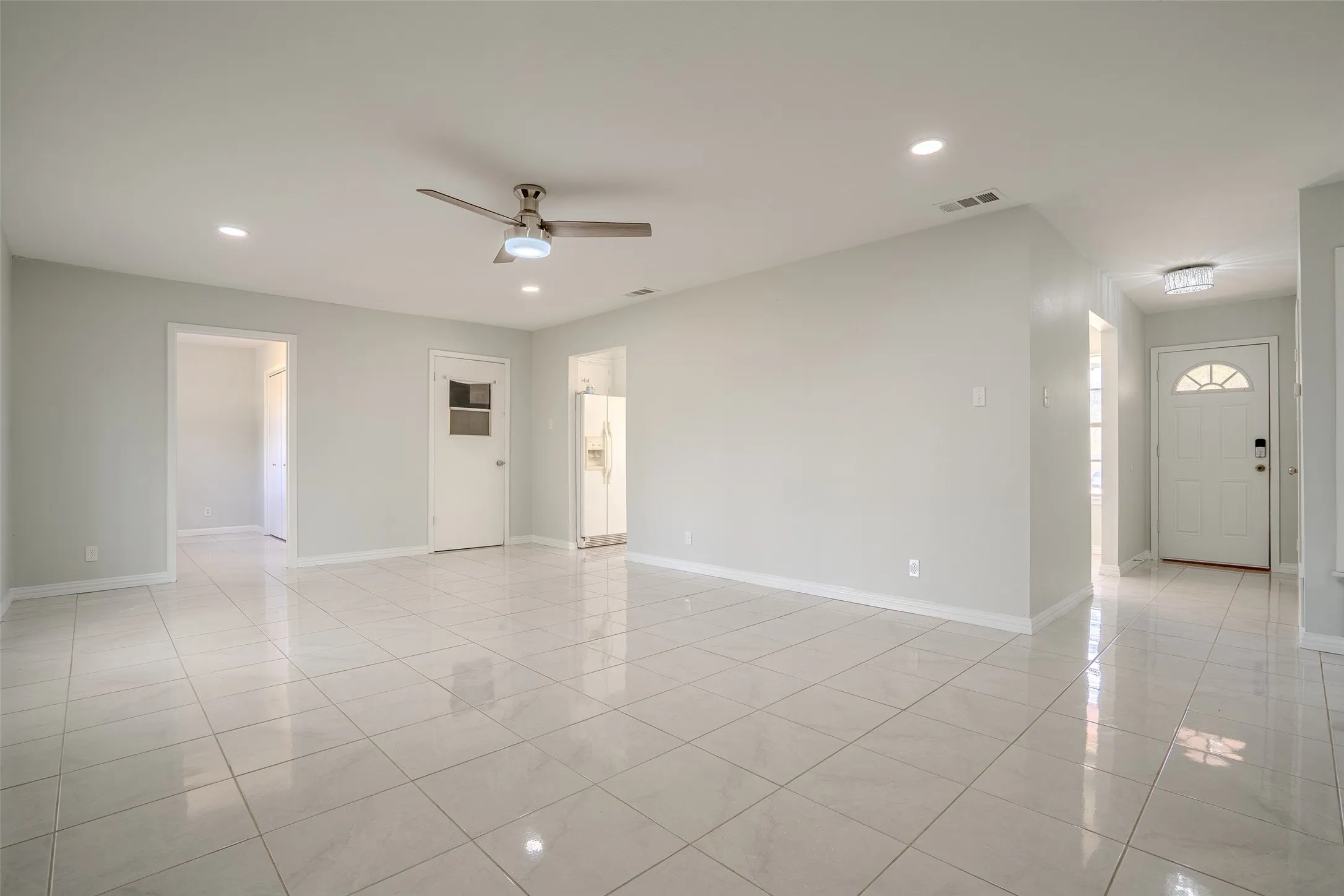 Single Family Residence For Sale in Erath County , 328 Eagle Street, Dublin, Texas 76446, 2 Bedroom, 2 Bathroom, 2 Garage spaces, 1,462 Sqft, built in 1975, mls#21383070, Real Estate Agent in Dublin, Homes For Sale in Erath county, Homes For Sale in Dublin, Realtor in Dublin Texas, Real Estate Brokerage Independent Realty Texas, Luminita Cordes Realtor