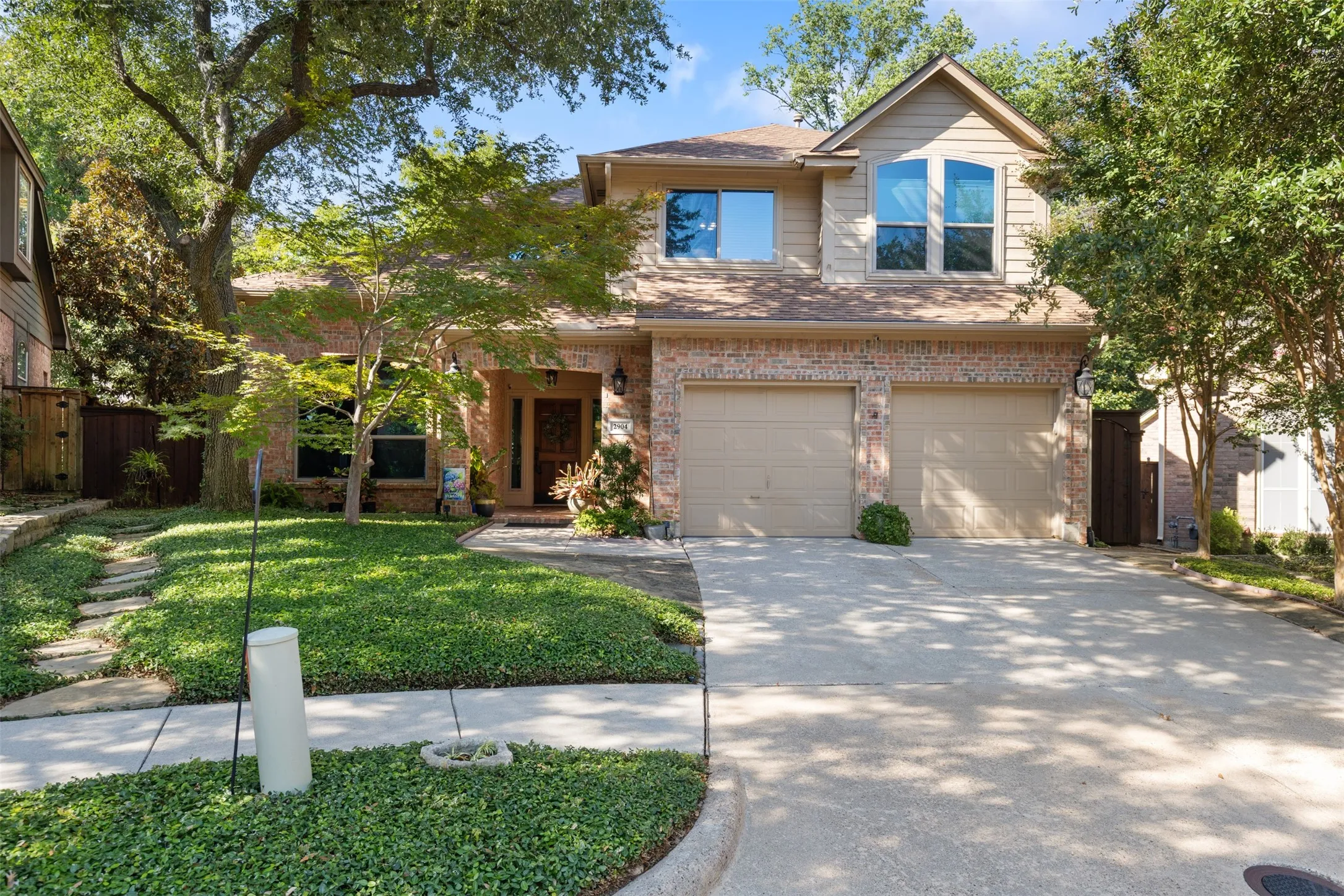 Single Family Residence For Sale in Collin County , 2904 Meadow Glen Drive, Mc Kinney, Texas 75072, 3 Bedroom, 3 Bathroom, 2 Garage spaces, 2,453 Sqft, built in 1994, mls#21383180, Real Estate Agent in Mc Kinney, Homes For Sale in Collin county, Homes For Sale in Mc Kinney, Realtor in Mc Kinney Texas, Real Estate Brokerage Independent Realty Texas, Luminita Cordes Realtor