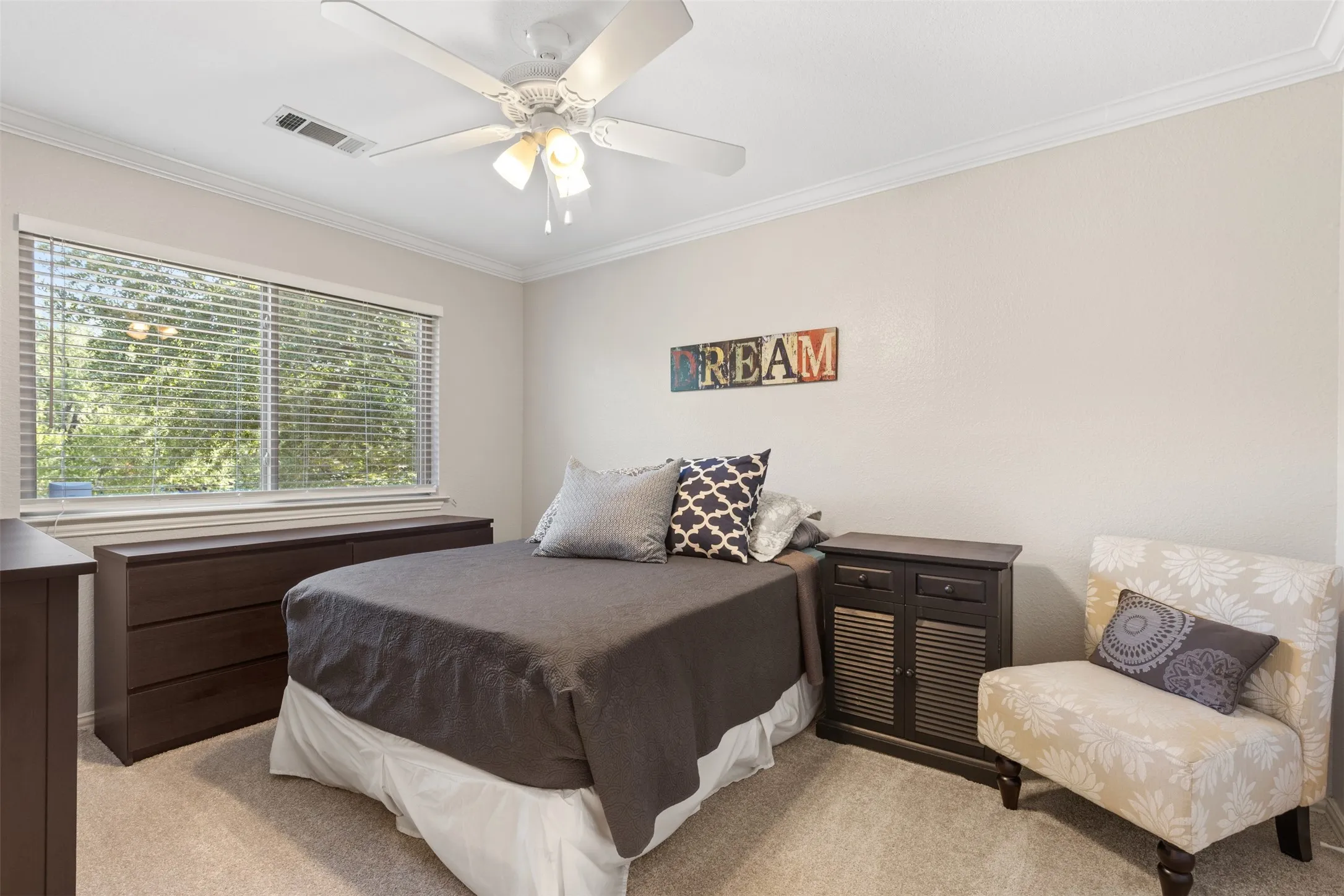 Single Family Residence For Sale in Collin County , 2904 Meadow Glen Drive, Mc Kinney, Texas 75072, 3 Bedroom, 3 Bathroom, 2 Garage spaces, 2,453 Sqft, built in 1994, mls#21383180, Real Estate Agent in Mc Kinney, Homes For Sale in Collin county, Homes For Sale in Mc Kinney, Realtor in Mc Kinney Texas, Real Estate Brokerage Independent Realty Texas, Luminita Cordes Realtor