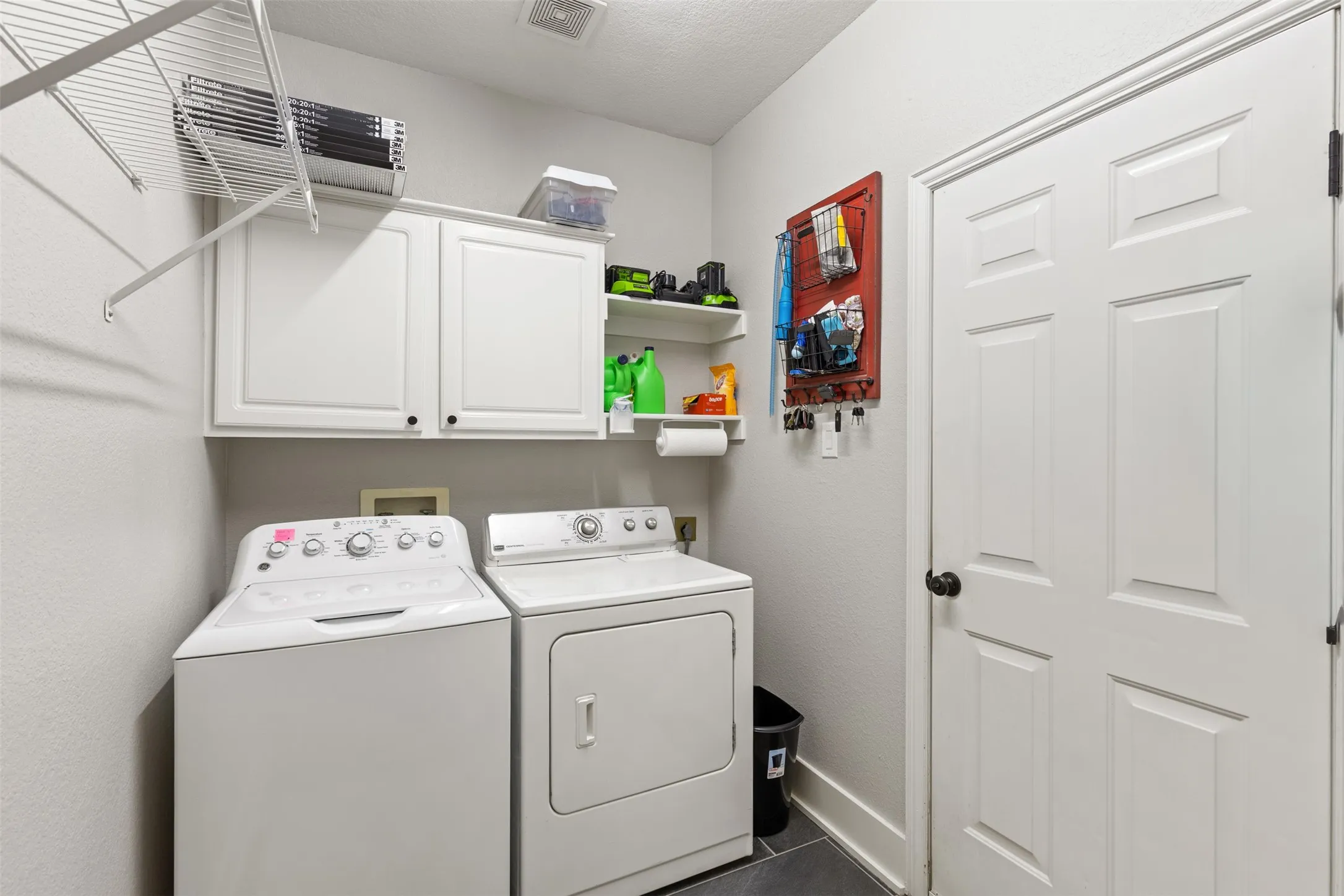 Single Family Residence For Sale in Collin County , 2904 Meadow Glen Drive, Mc Kinney, Texas 75072, 3 Bedroom, 3 Bathroom, 2 Garage spaces, 2,453 Sqft, built in 1994, mls#21383180, Real Estate Agent in Mc Kinney, Homes For Sale in Collin county, Homes For Sale in Mc Kinney, Realtor in Mc Kinney Texas, Real Estate Brokerage Independent Realty Texas, Luminita Cordes Realtor